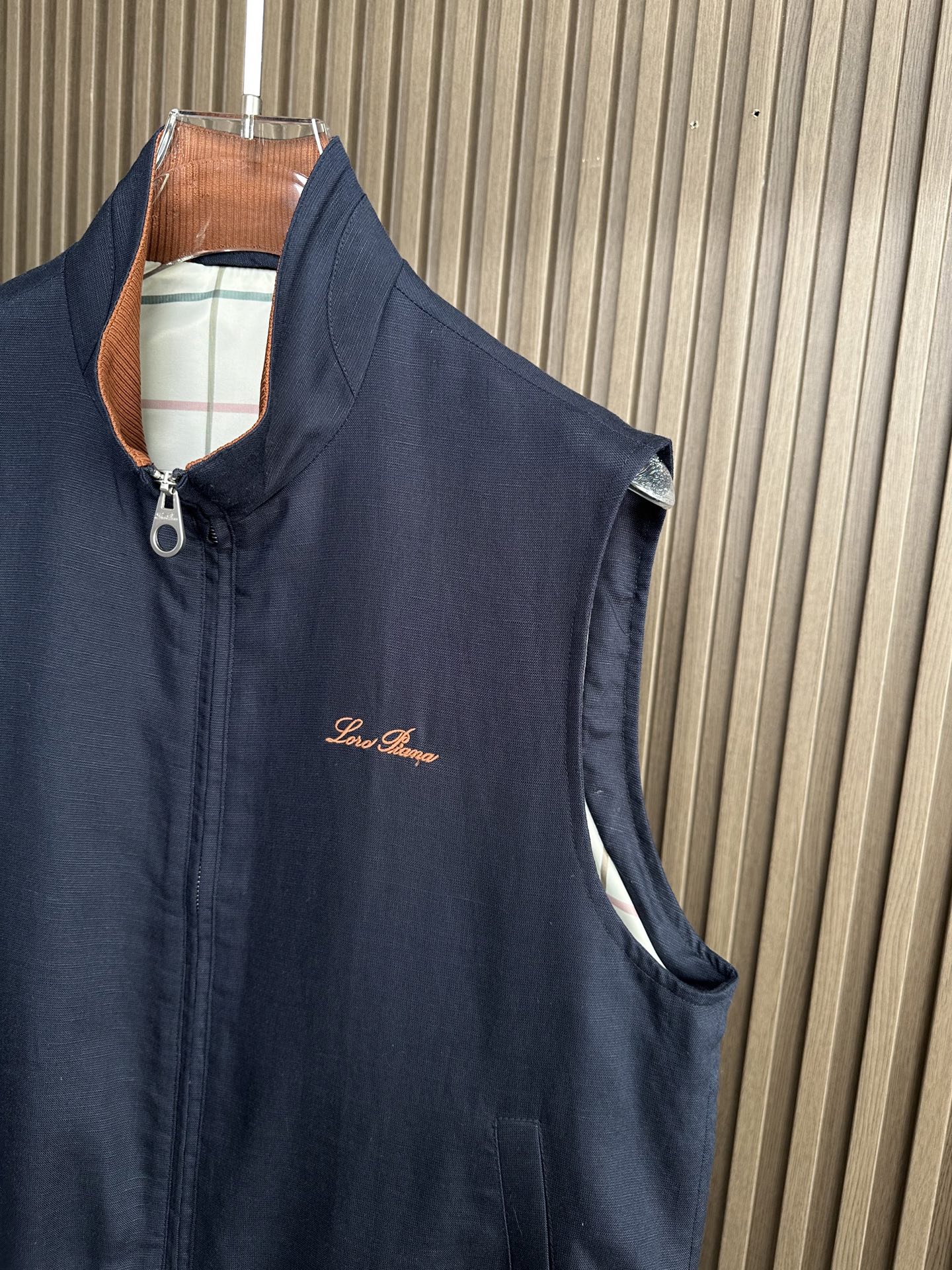 26ss 早春新品Loro piana轻奢立领马甲 | 把高级感穿在日常甄选高支面料，触感软糯，垂坠有型