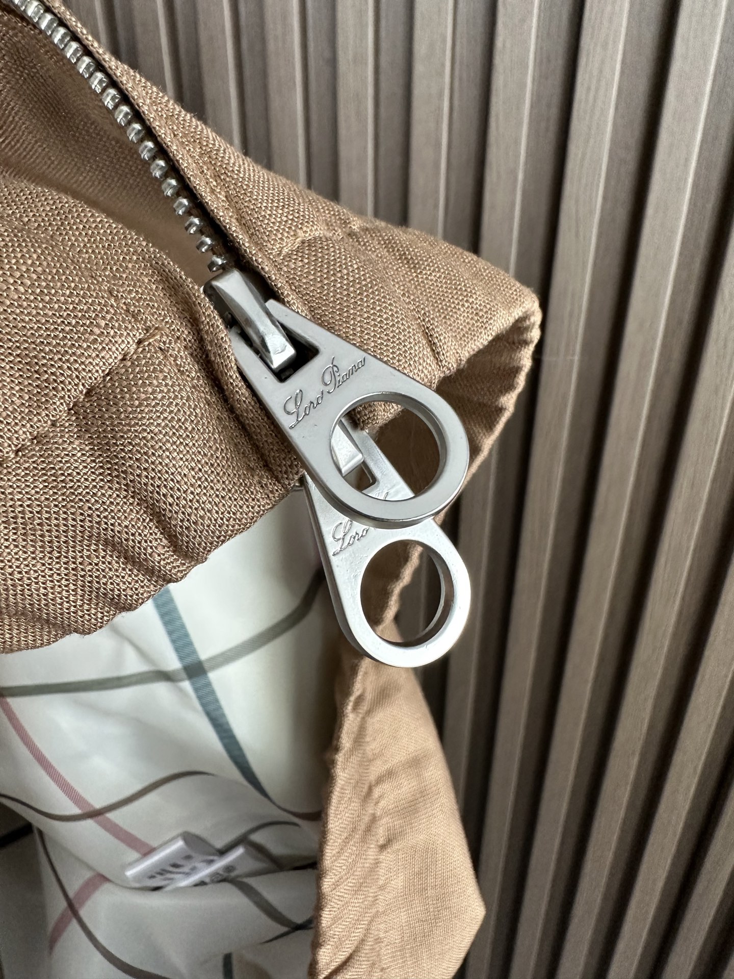 26ss 早春新品Loro piana轻奢立领马甲 | 把高级感穿在日常甄选高支面料，触感软糯，垂坠有型