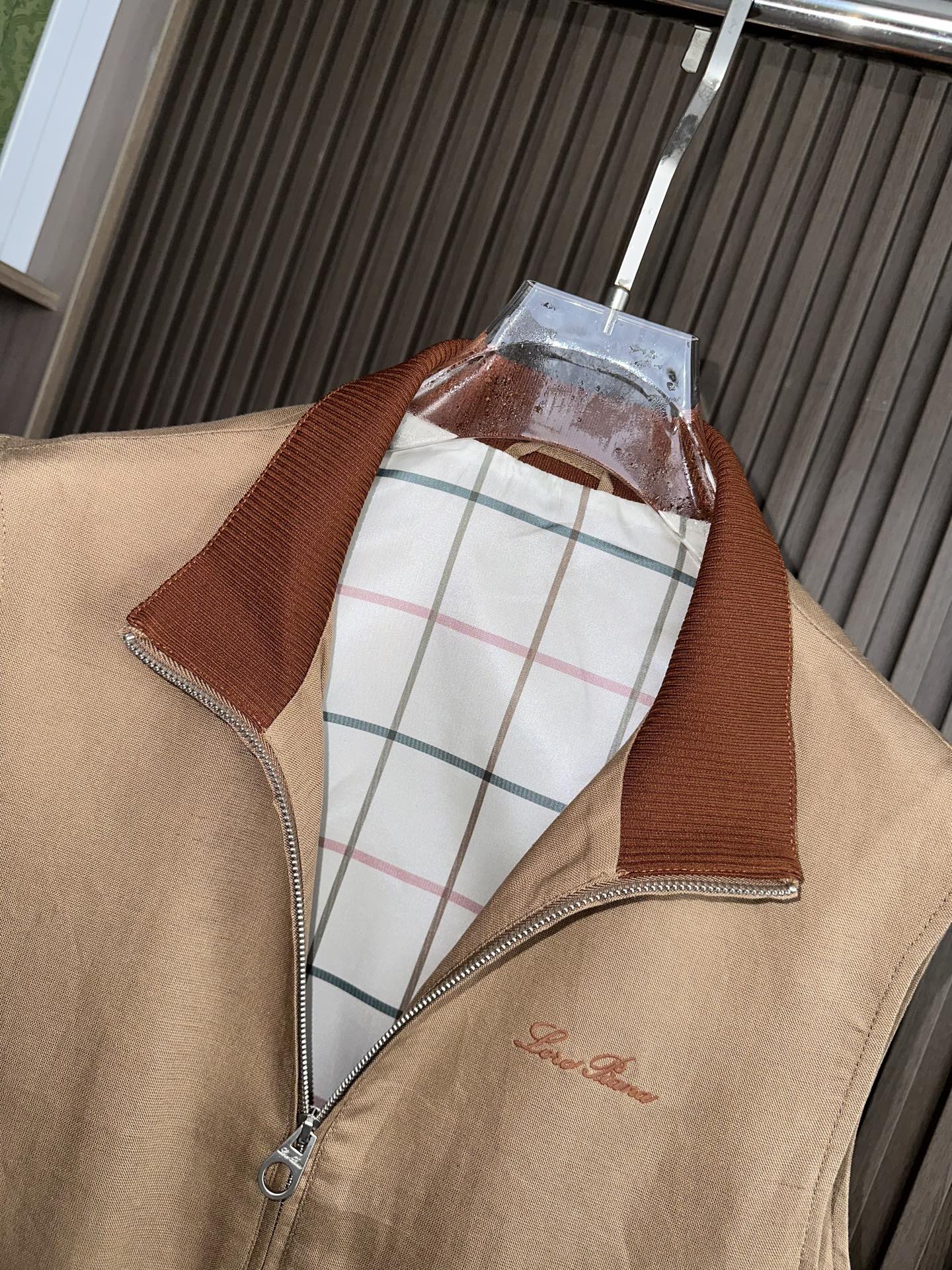 26ss 早春新品Loro piana轻奢立领马甲 | 把高级感穿在日常甄选高支面料，触感软糯，垂坠有型