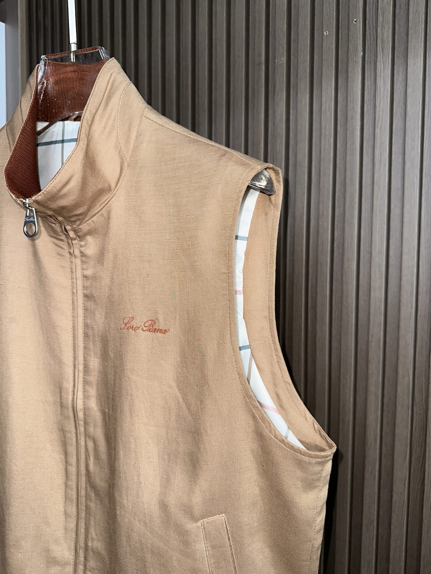 26ss 早春新品Loro piana轻奢立领马甲 | 把高级感穿在日常甄选高支面料，触感软糯，垂坠有型