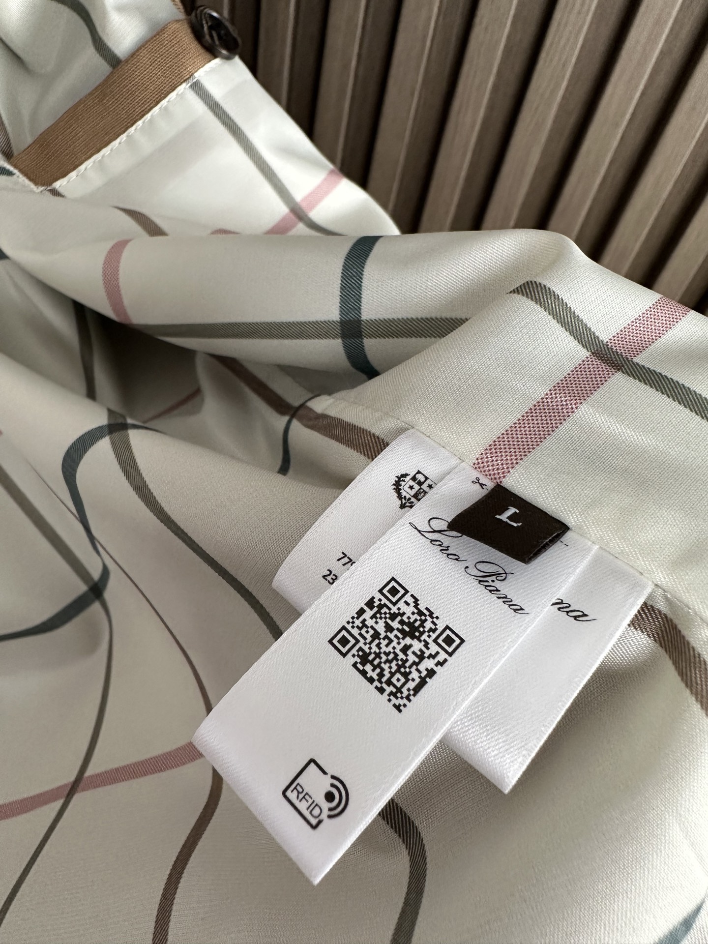 26ss 早春新品Loro piana轻奢立领马甲 | 把高级感穿在日常甄选高支面料，触感软糯，垂坠有型