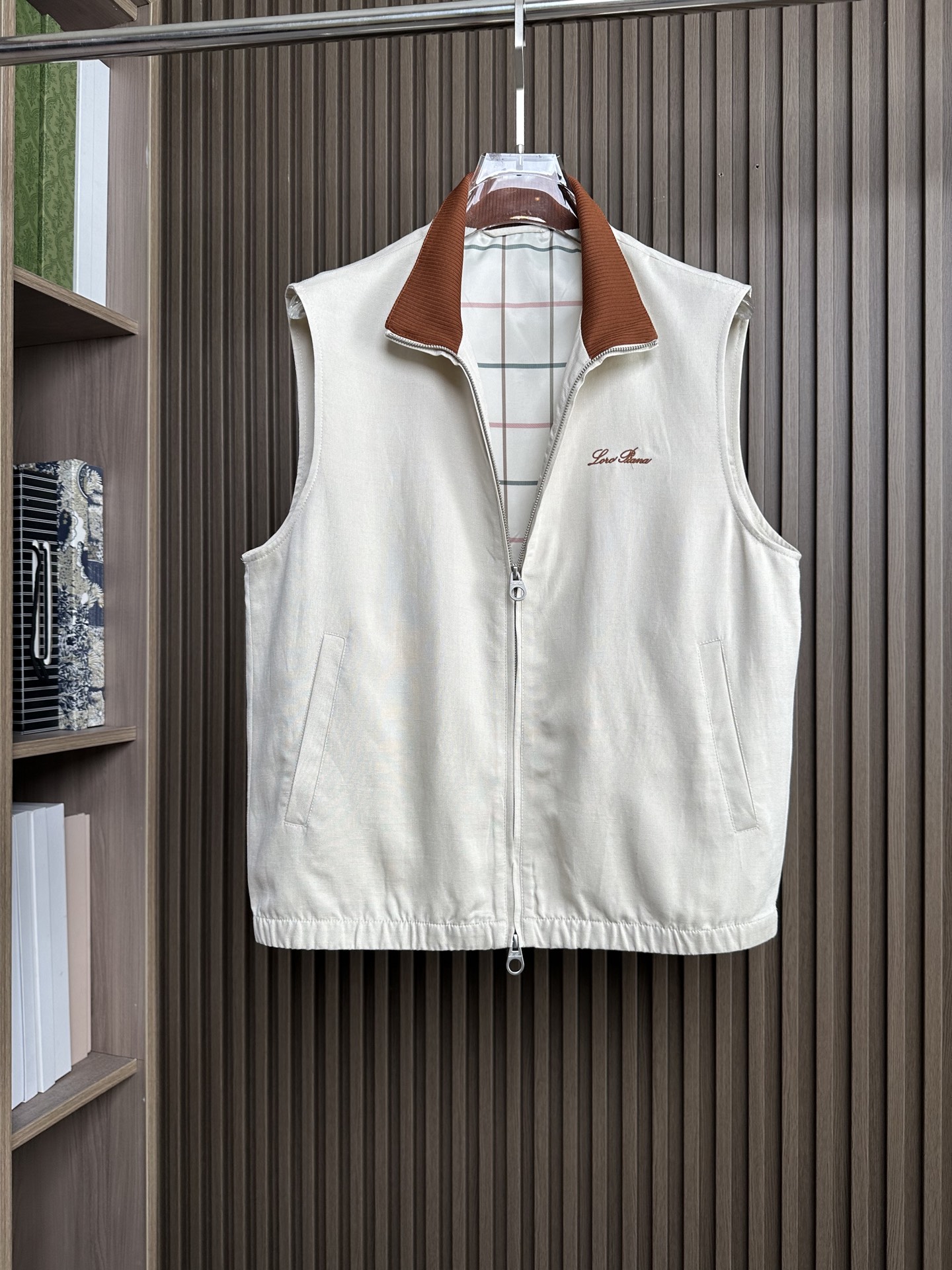 26ss 早春新品Loro piana轻奢立领马甲 | 把高级感穿在日常甄选高支面料，触感软糯，垂坠有型