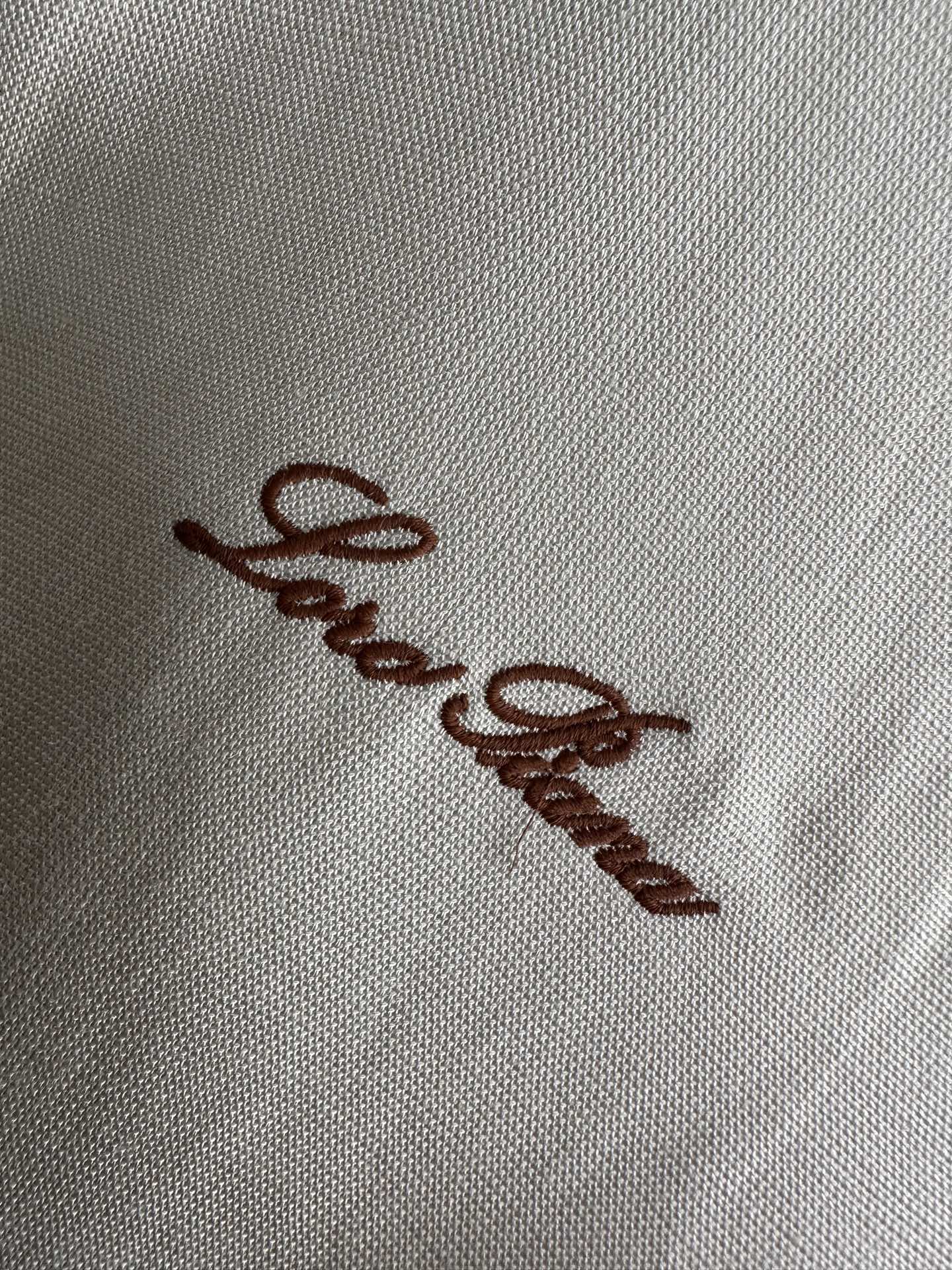 26ss 早春新品Loro piana轻奢立领马甲 | 把高级感穿在日常甄选高支面料，触感软糯，垂坠有型