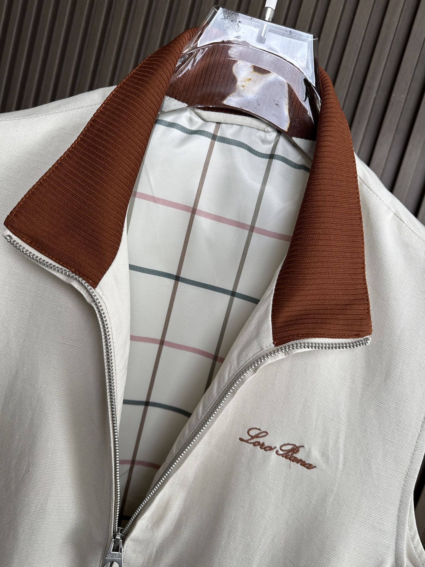 26ss 早春新品Loro piana轻奢立领马甲 | 把高级感穿在日常甄选高支面料，触感软糯，垂坠有型