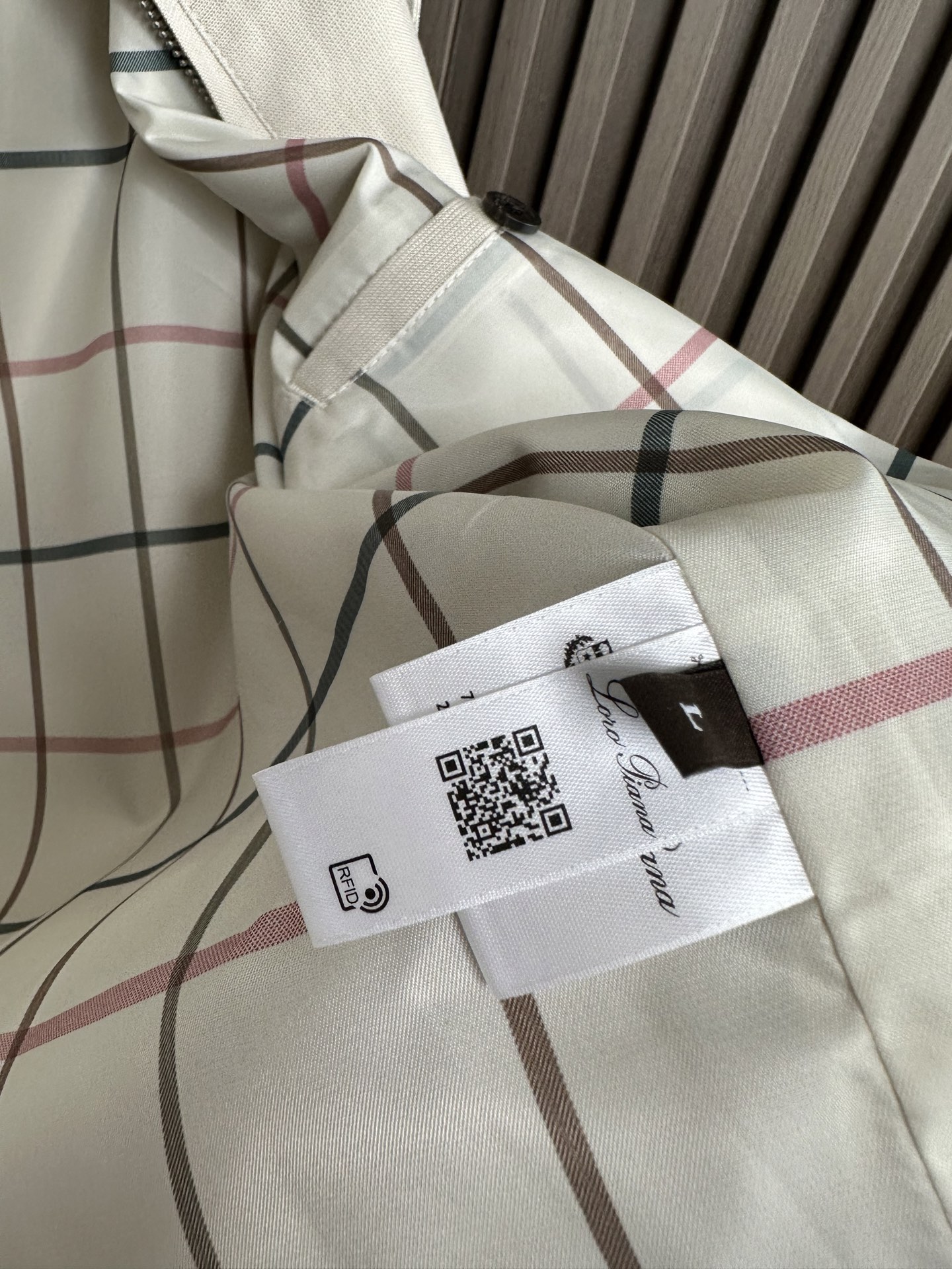 26ss 早春新品Loro piana轻奢立领马甲 | 把高级感穿在日常甄选高支面料，触感软糯，垂坠有型