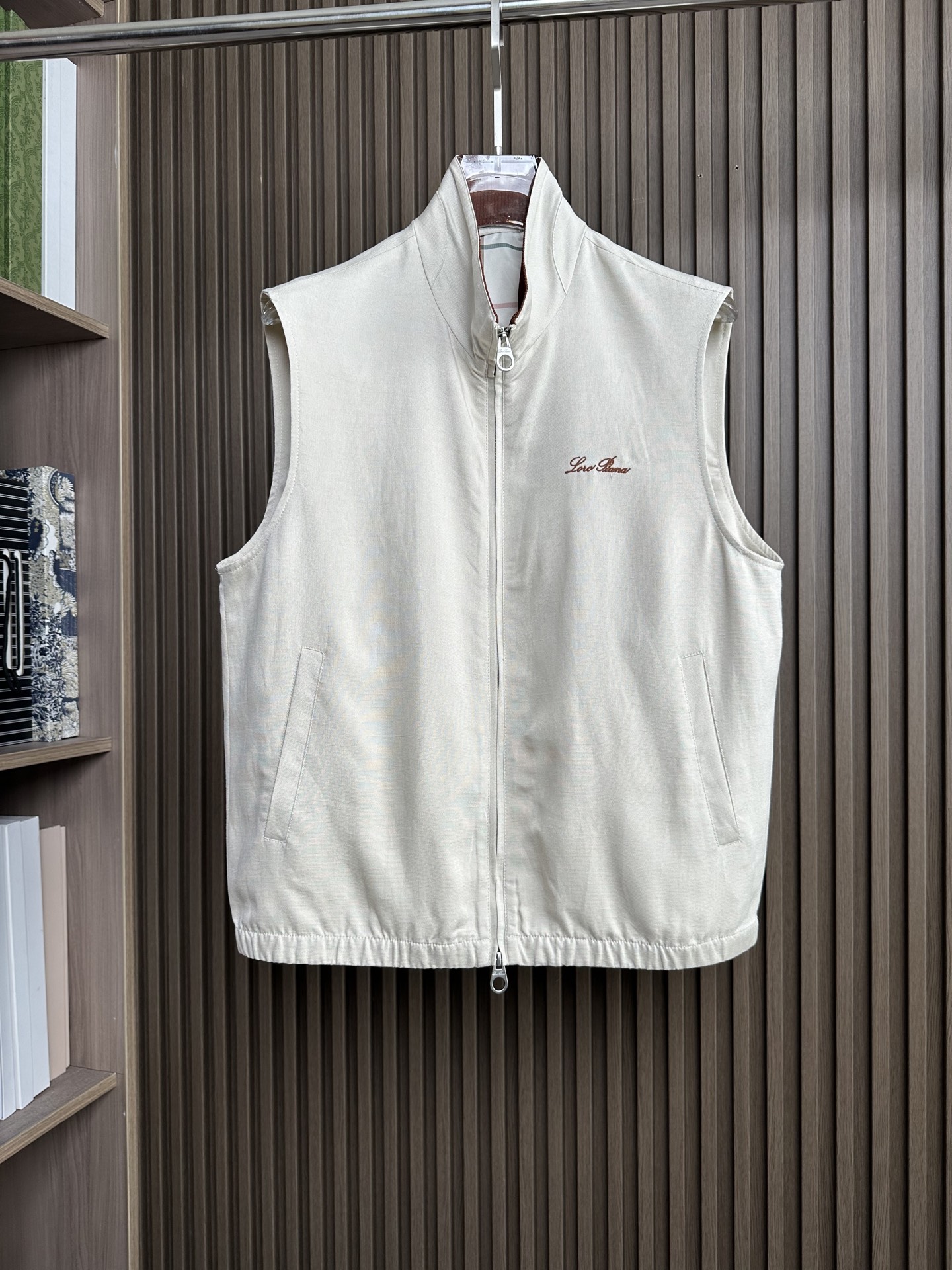 26ss 早春新品Loro piana轻奢立领马甲 | 把高级感穿在日常甄选高支面料，触感软糯，垂坠有型