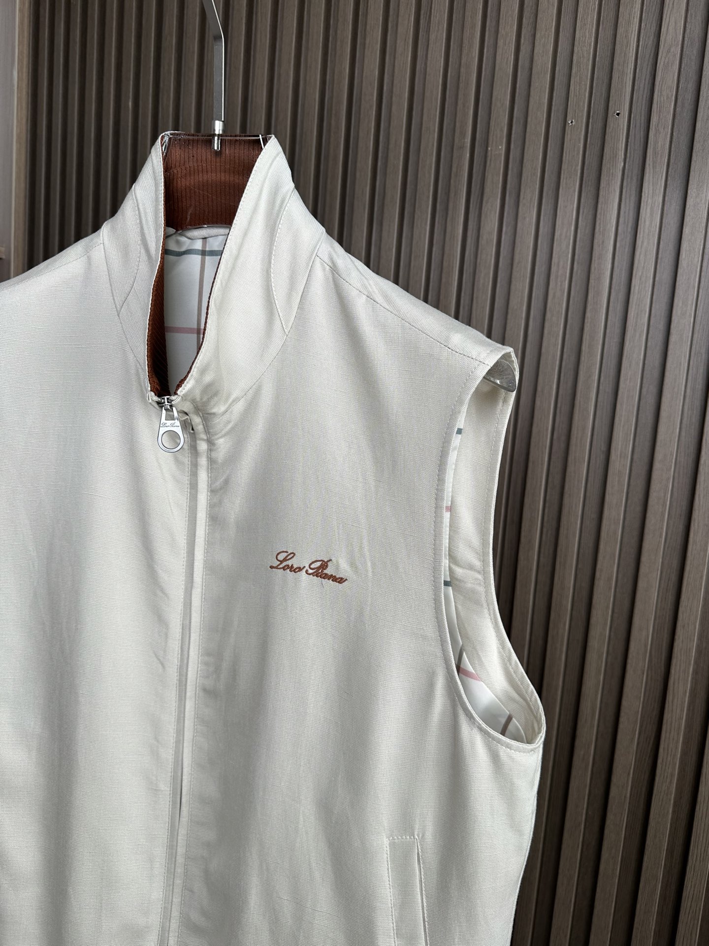 26ss 早春新品Loro piana轻奢立领马甲 | 把高级感穿在日常甄选高支面料，触感软糯，垂坠有型