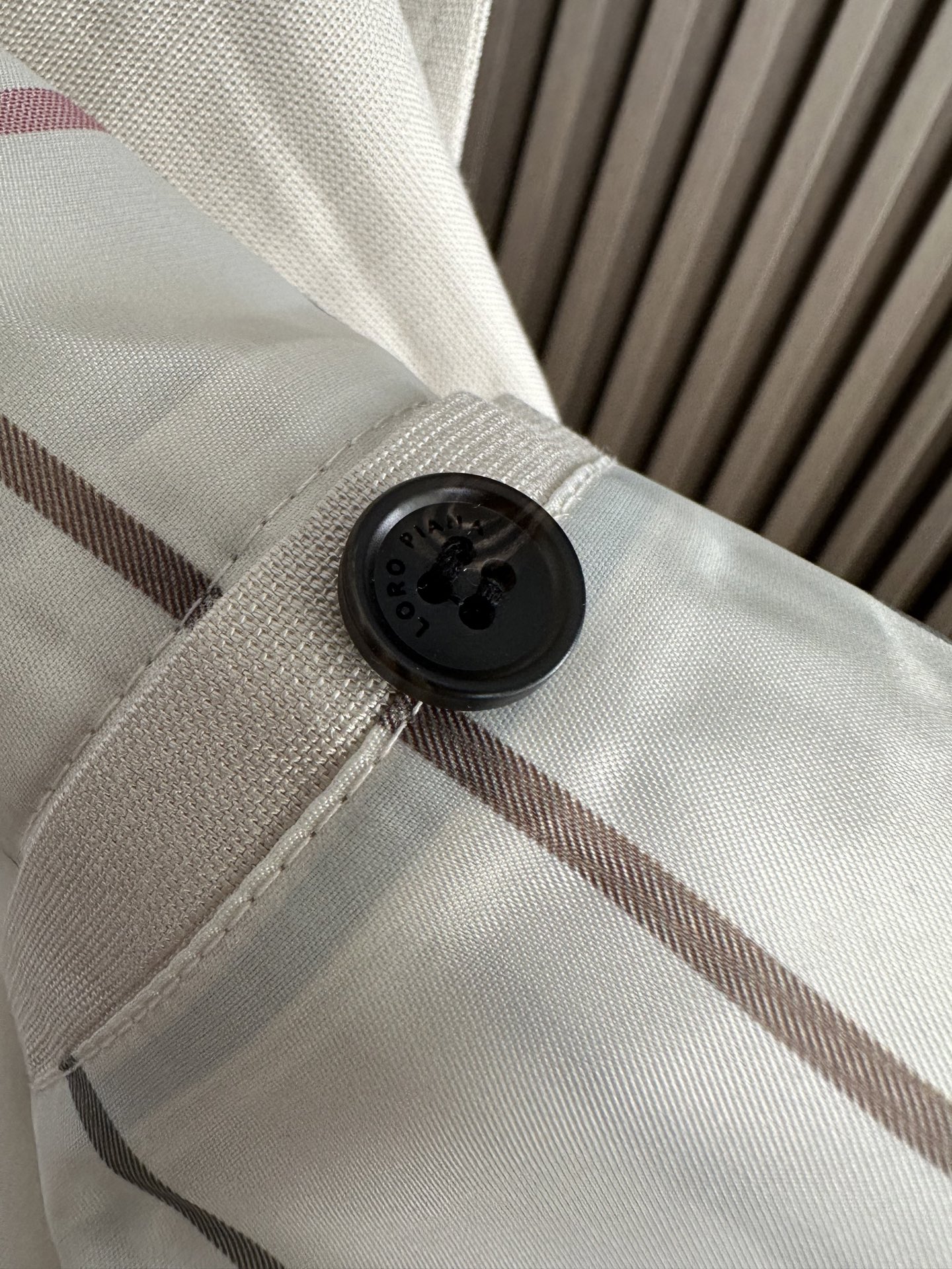 26ss 早春新品Loro piana轻奢立领马甲 | 把高级感穿在日常甄选高支面料，触感软糯，垂坠有型