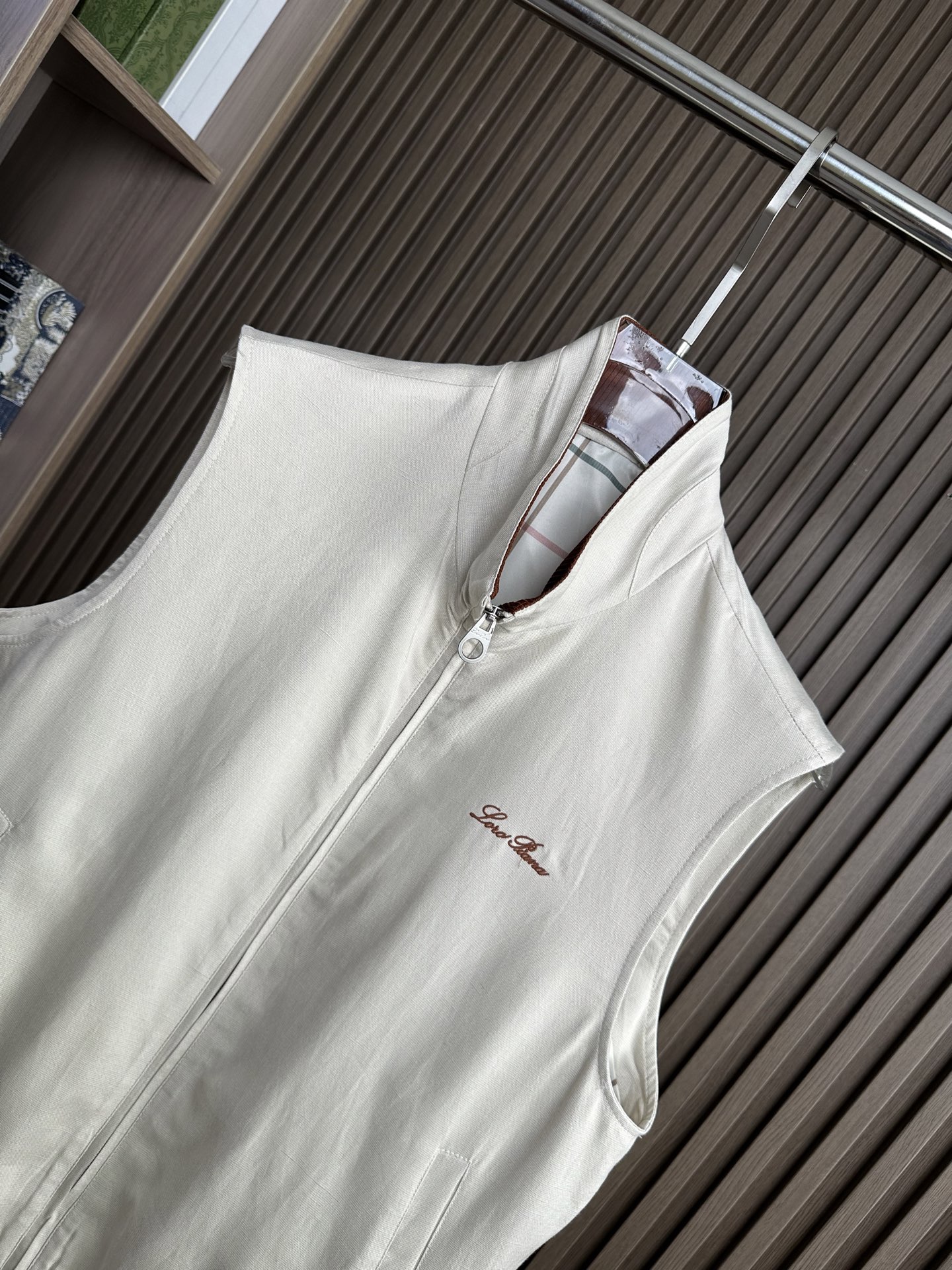 26ss 早春新品Loro piana轻奢立领马甲 | 把高级感穿在日常甄选高支面料，触感软糯，垂坠有型