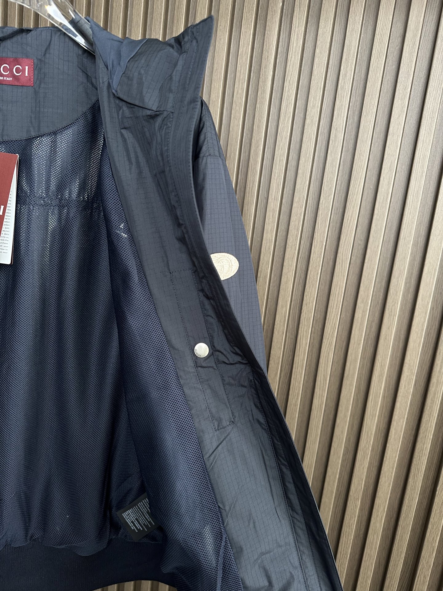 GUUCI顶奢新品！26 年春夏薄外套，连帽款，选用顶级原版材质，其质感让你爱不释手 ，超柔 超软 超细