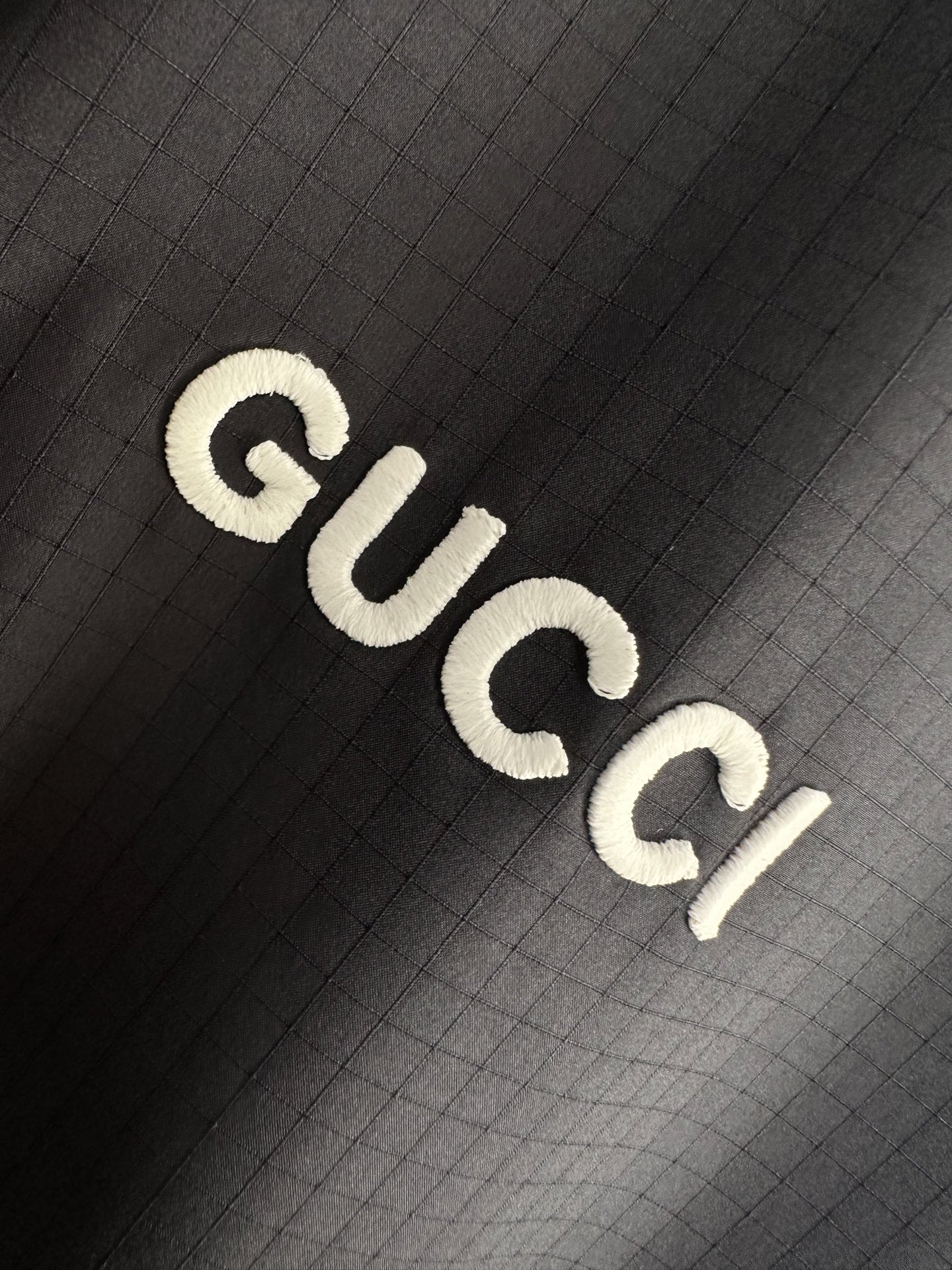 GUUCI顶奢新品！26 年春夏薄外套，连帽款，选用顶级原版材质，其质感让你爱不释手 ，超柔 超软 超细