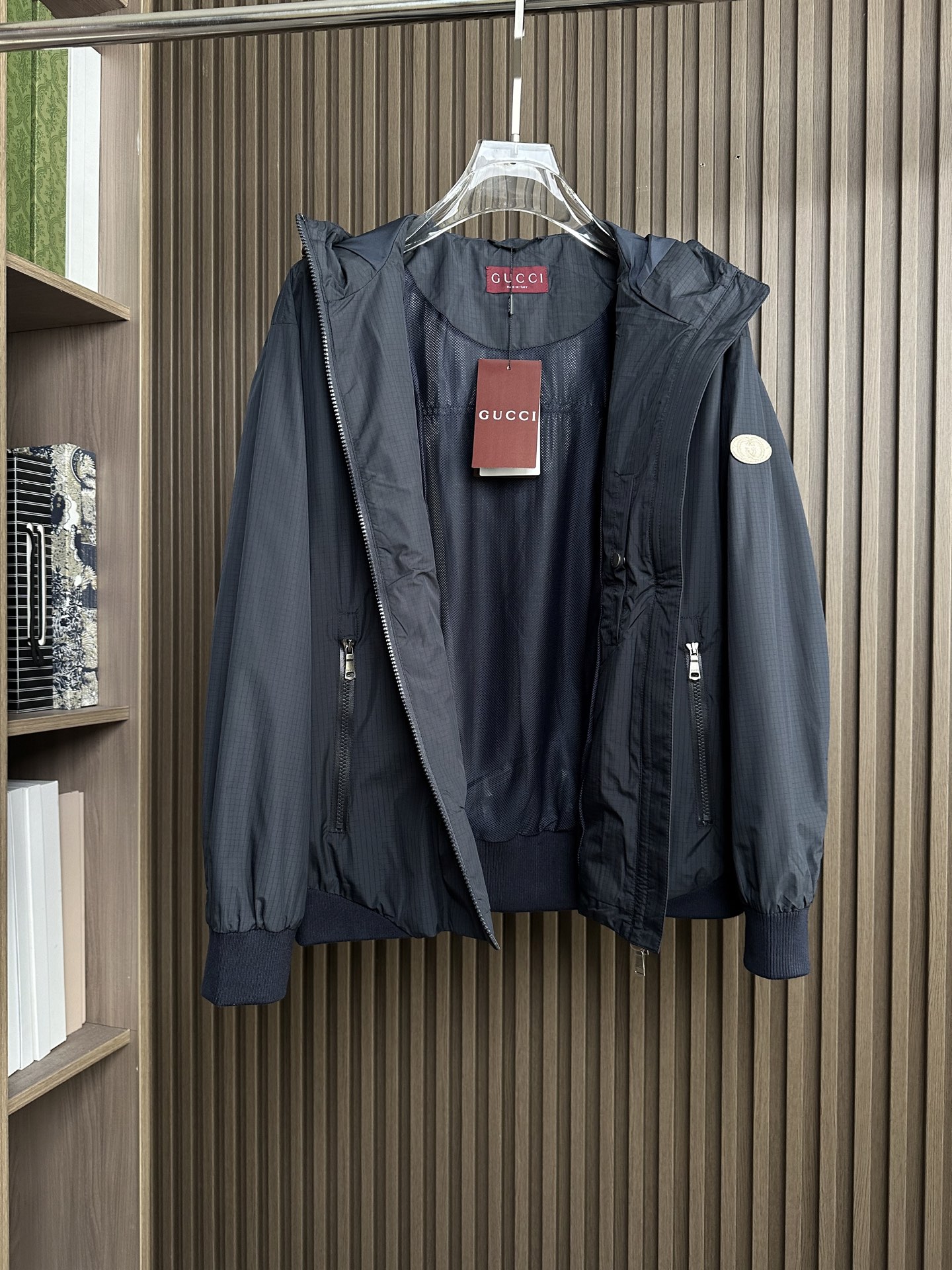 GUUCI顶奢新品！26 年春夏薄外套，连帽款，选用顶级原版材质，其质感让你爱不释手 ，超柔 超软 超细