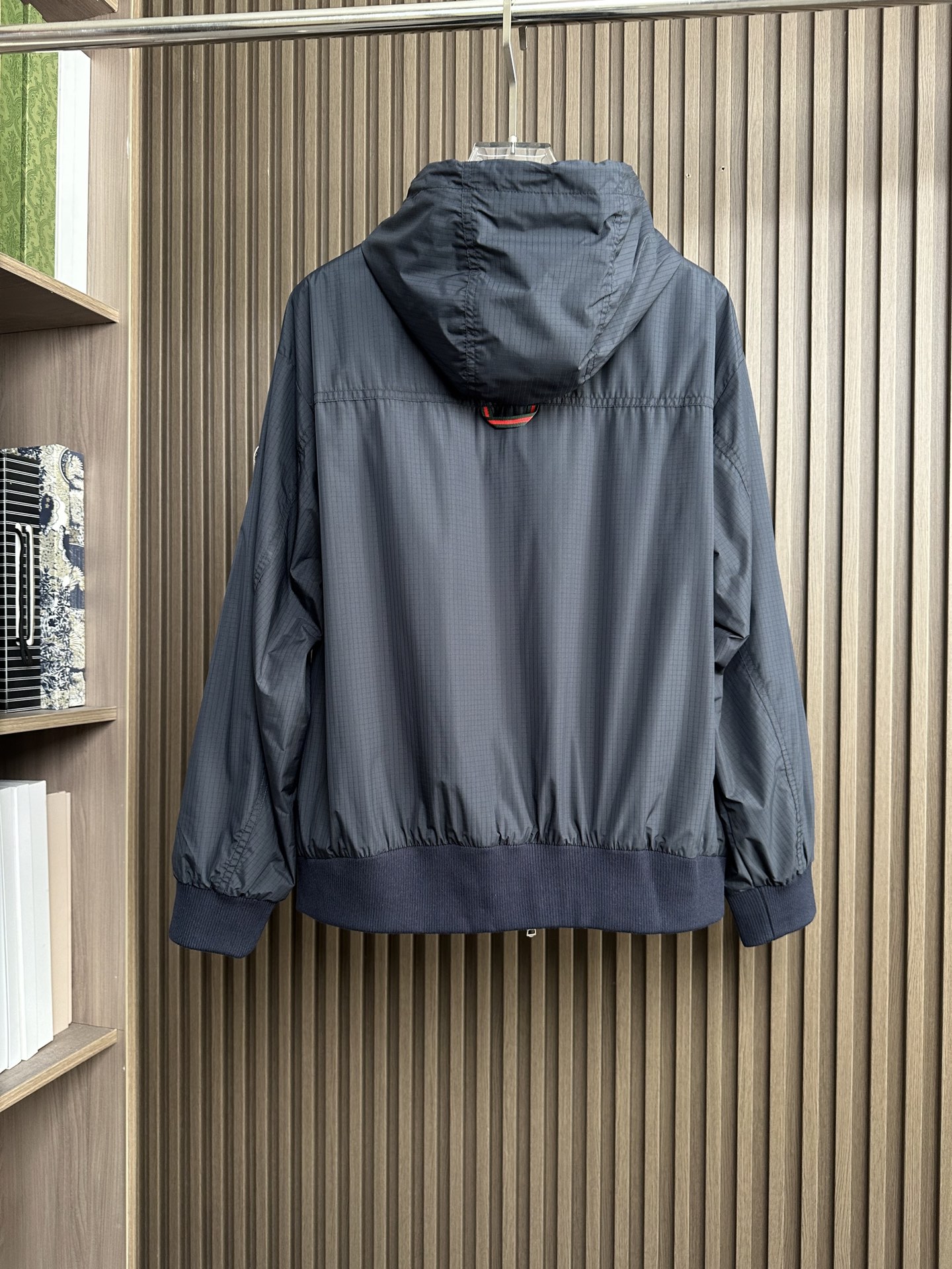 GUUCI顶奢新品！26 年春夏薄外套，连帽款，选用顶级原版材质，其质感让你爱不释手 ，超柔 超软 超细