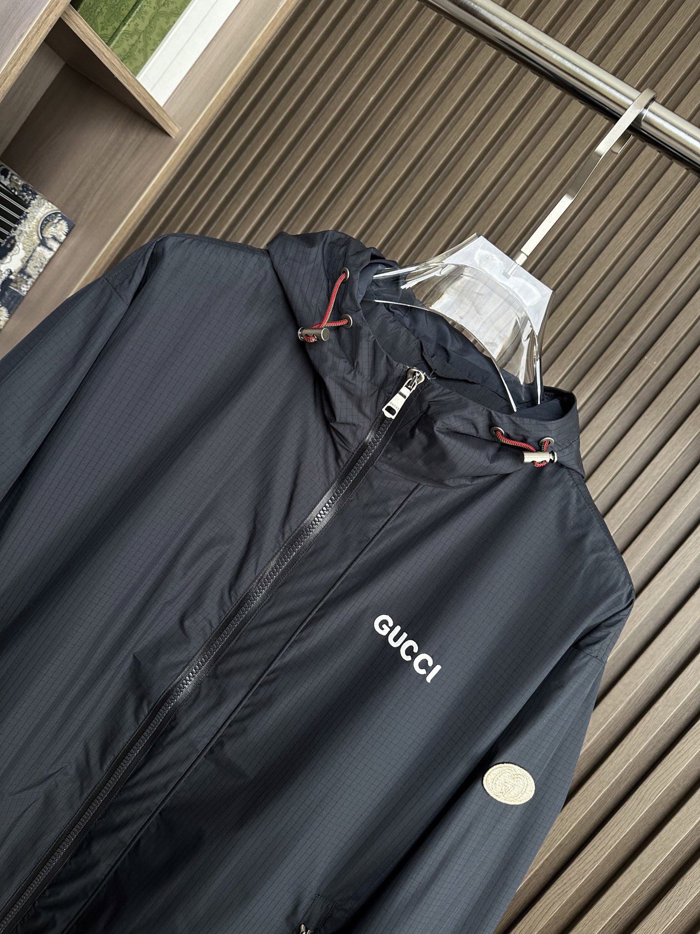 GUUCI顶奢新品！26 年春夏薄外套，连帽款，选用顶级原版材质，其质感让你爱不释手 ，超柔 超软 超细