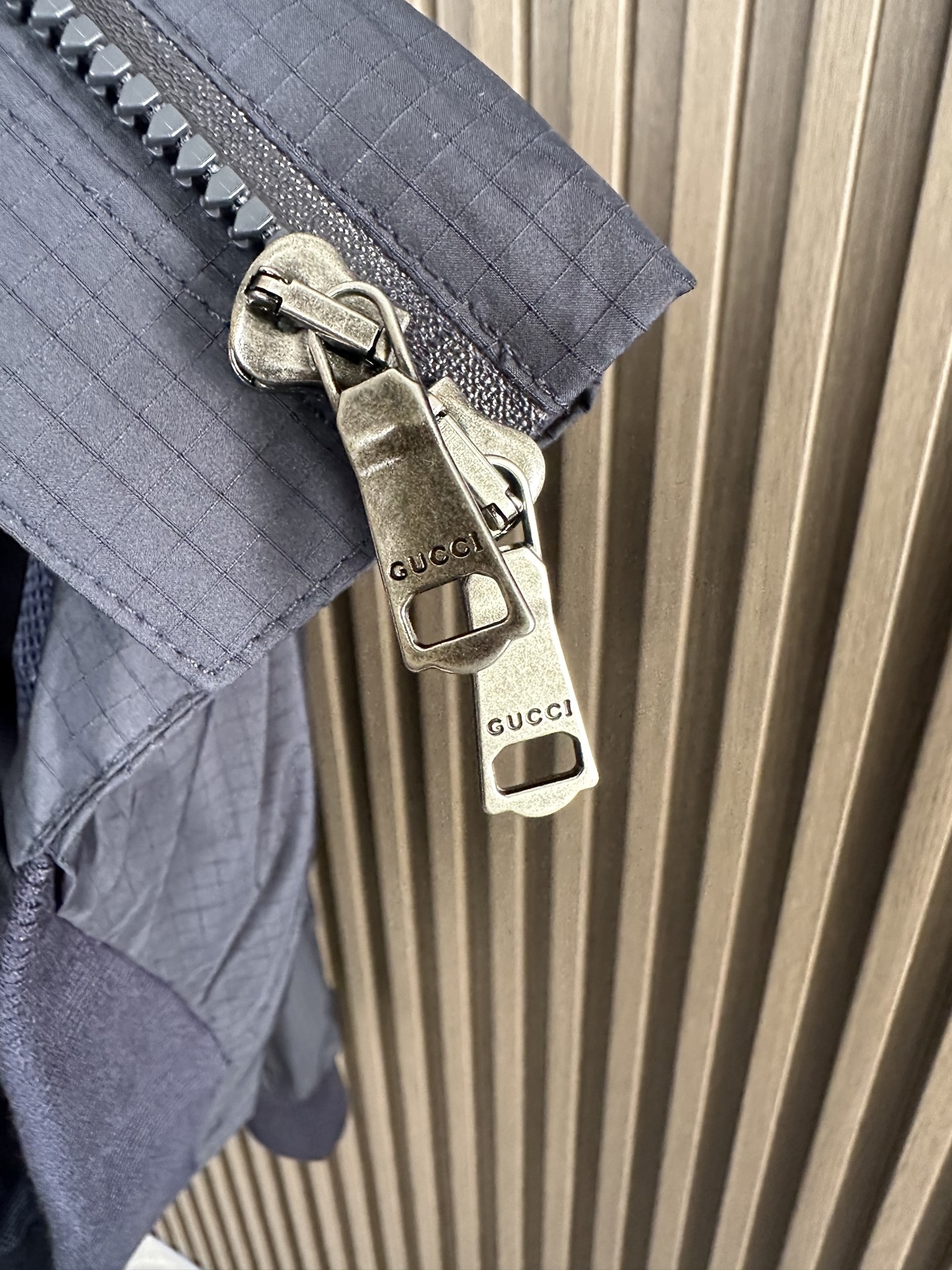 GUUCI顶奢新品！26 年春夏薄外套，连帽款，选用顶级原版材质，其质感让你爱不释手 ，超柔 超软 超细