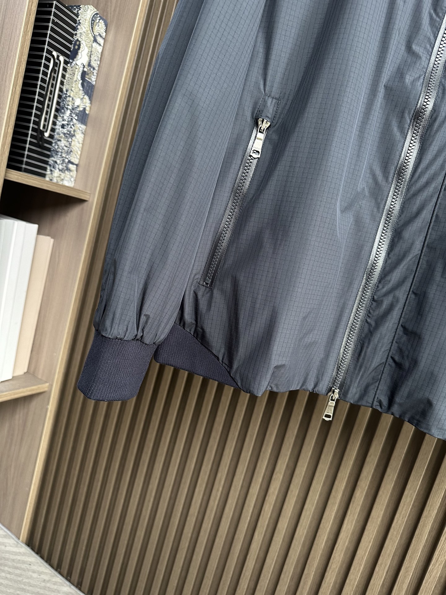 GUUCI顶奢新品！26 年春夏薄外套，连帽款，选用顶级原版材质，其质感让你爱不释手 ，超柔 超软 超细