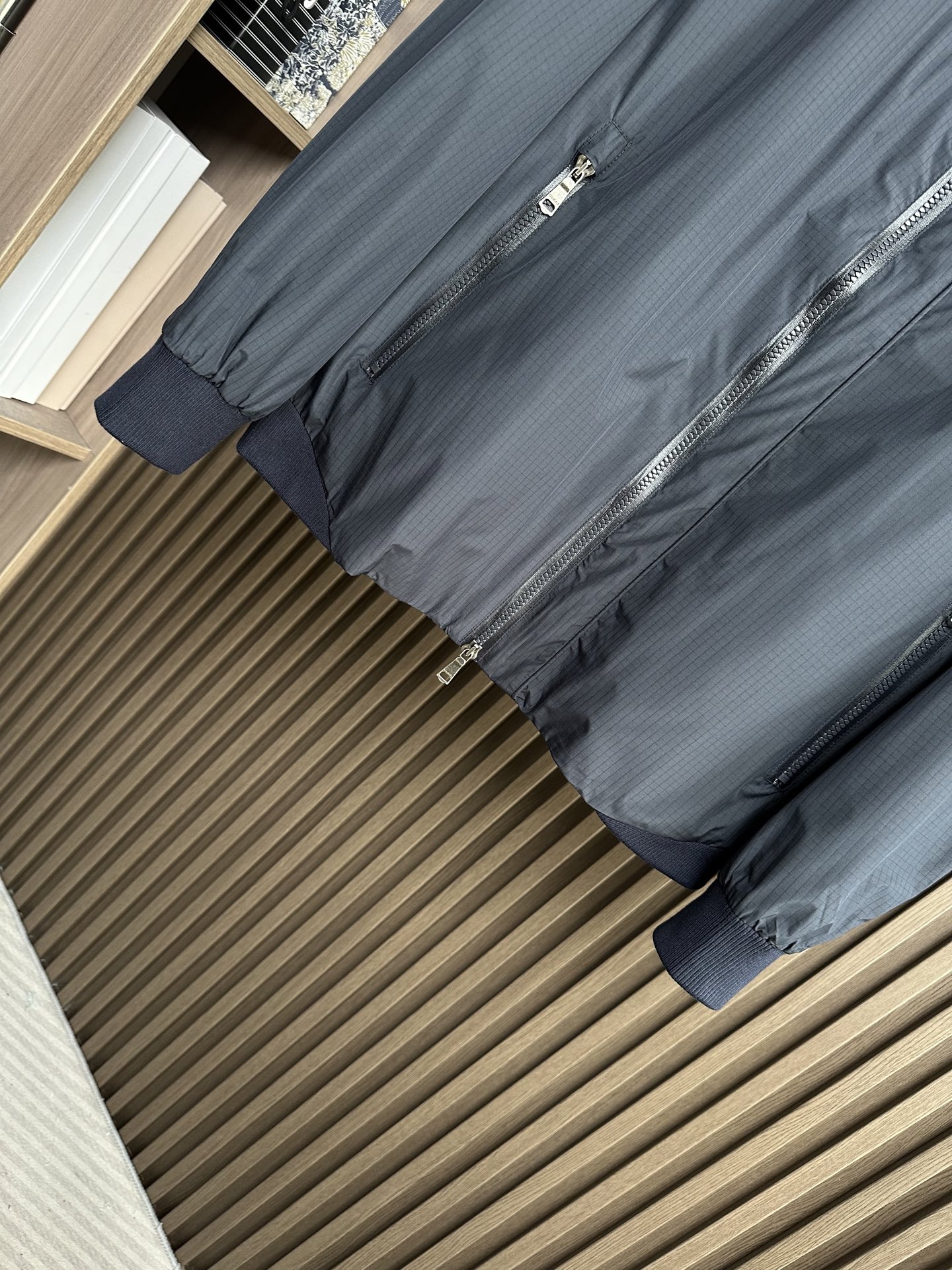 GUUCI顶奢新品！26 年春夏薄外套，连帽款，选用顶级原版材质，其质感让你爱不释手 ，超柔 超软 超细