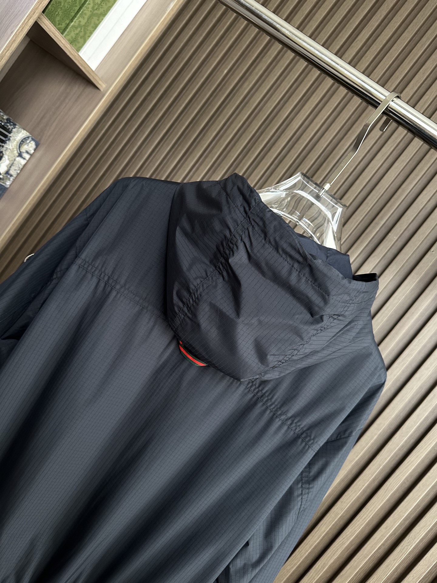 GUUCI顶奢新品！26 年春夏薄外套，连帽款，选用顶级原版材质，其质感让你爱不释手 ，超柔 超软 超细