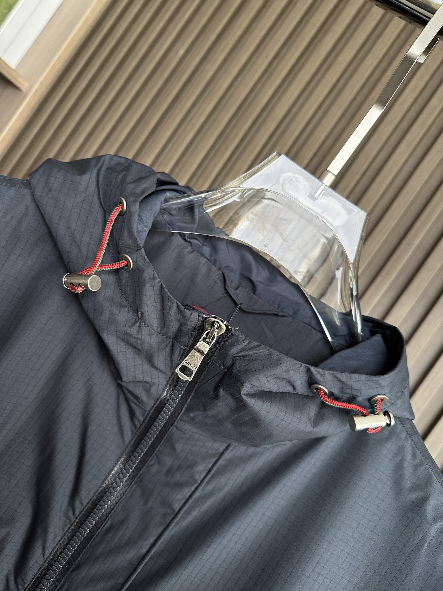 GUUCI顶奢新品！26 年春夏薄外套，连帽款，选用顶级原版材质，其质感让你爱不释手 ，超柔 超软 超细