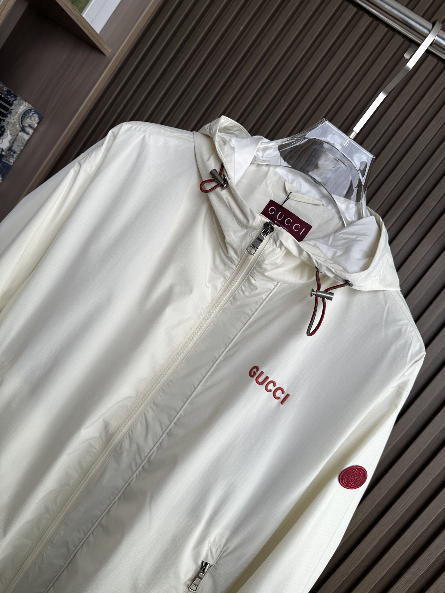 GUUCI顶奢新品！26 年春夏薄外套，连帽款，选用顶级原版材质，其质感让你爱不释手 ，超柔 超软 超细