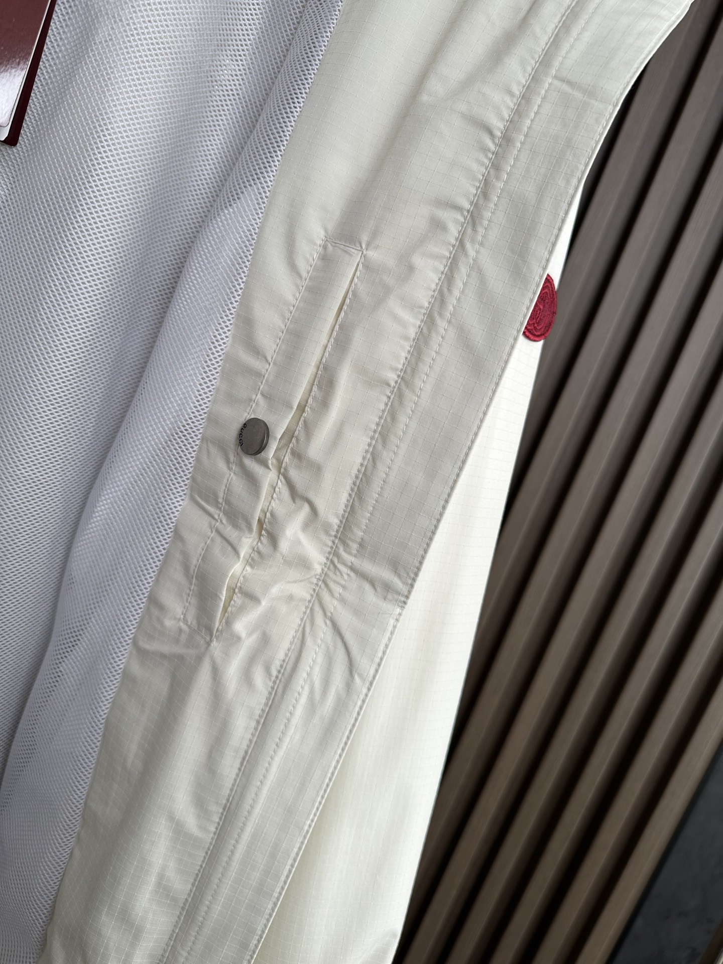 GUUCI顶奢新品！26 年春夏薄外套，连帽款，选用顶级原版材质，其质感让你爱不释手 ，超柔 超软 超细