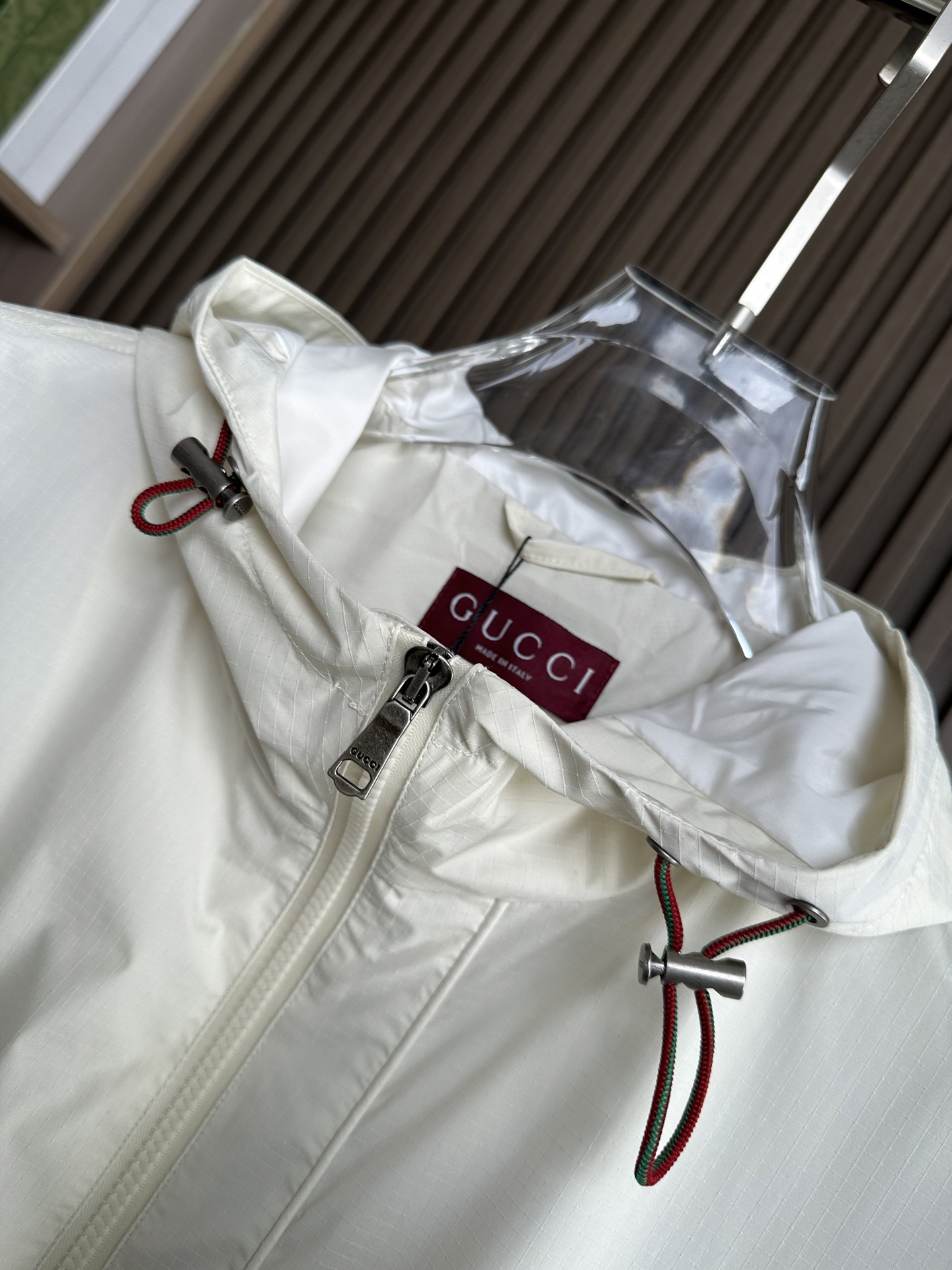 GUUCI顶奢新品！26 年春夏薄外套，连帽款，选用顶级原版材质，其质感让你爱不释手 ，超柔 超软 超细