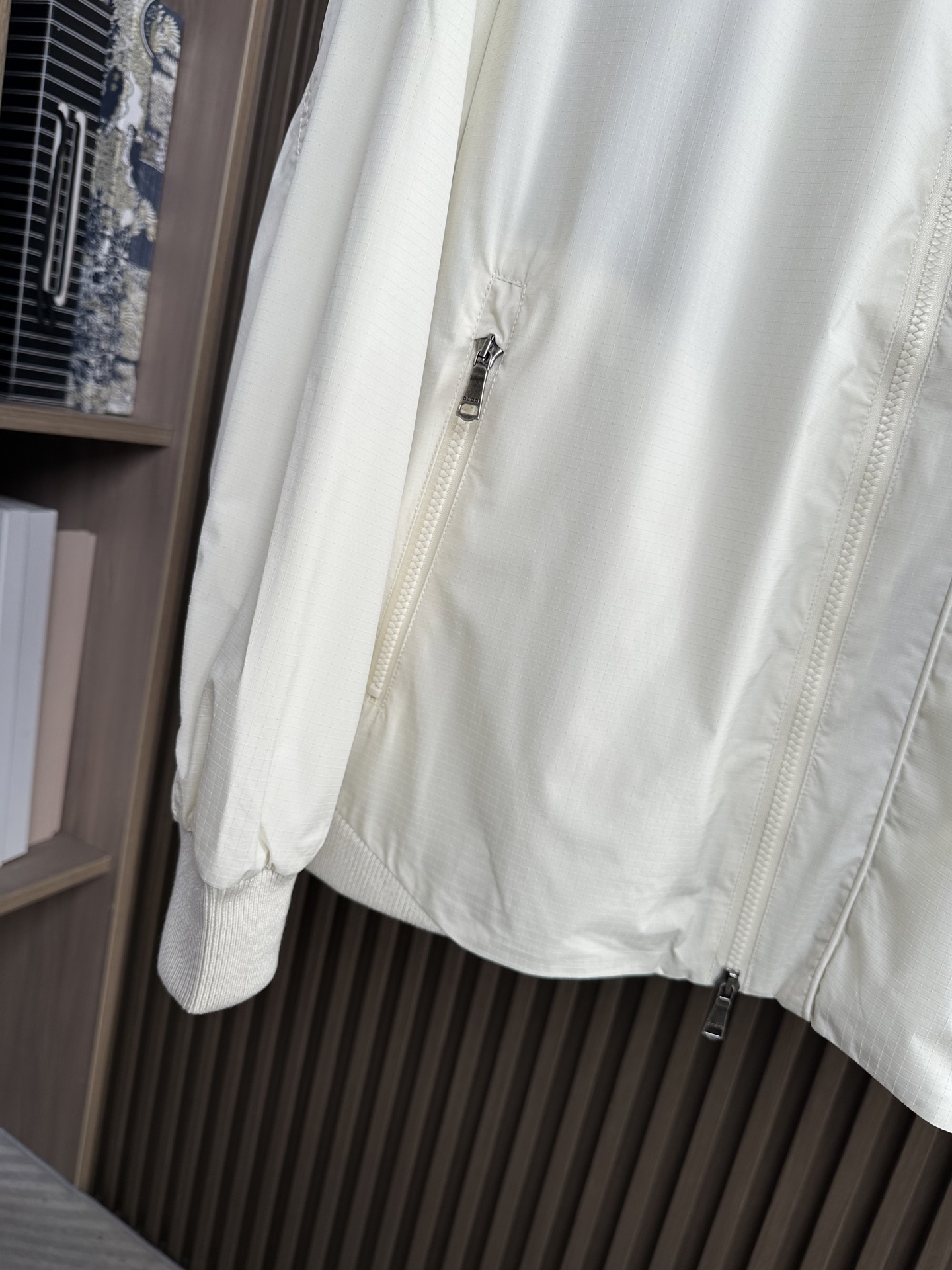 GUUCI顶奢新品！26 年春夏薄外套，连帽款，选用顶级原版材质，其质感让你爱不释手 ，超柔 超软 超细