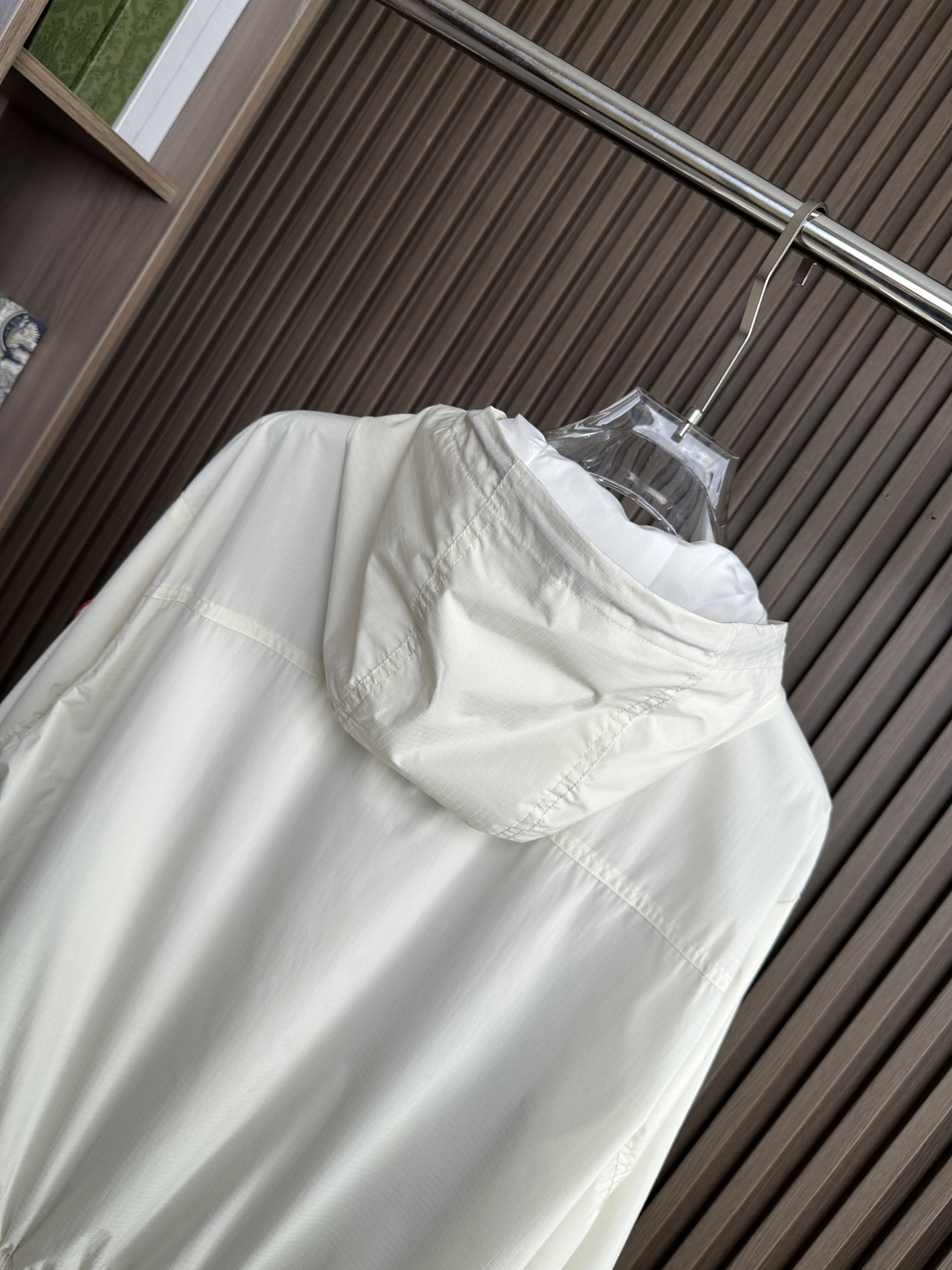 GUUCI顶奢新品！26 年春夏薄外套，连帽款，选用顶级原版材质，其质感让你爱不释手 ，超柔 超软 超细