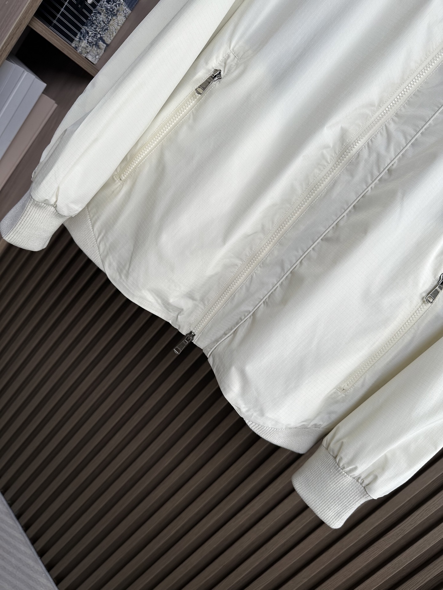 GUUCI顶奢新品！26 年春夏薄外套，连帽款，选用顶级原版材质，其质感让你爱不释手 ，超柔 超软 超细