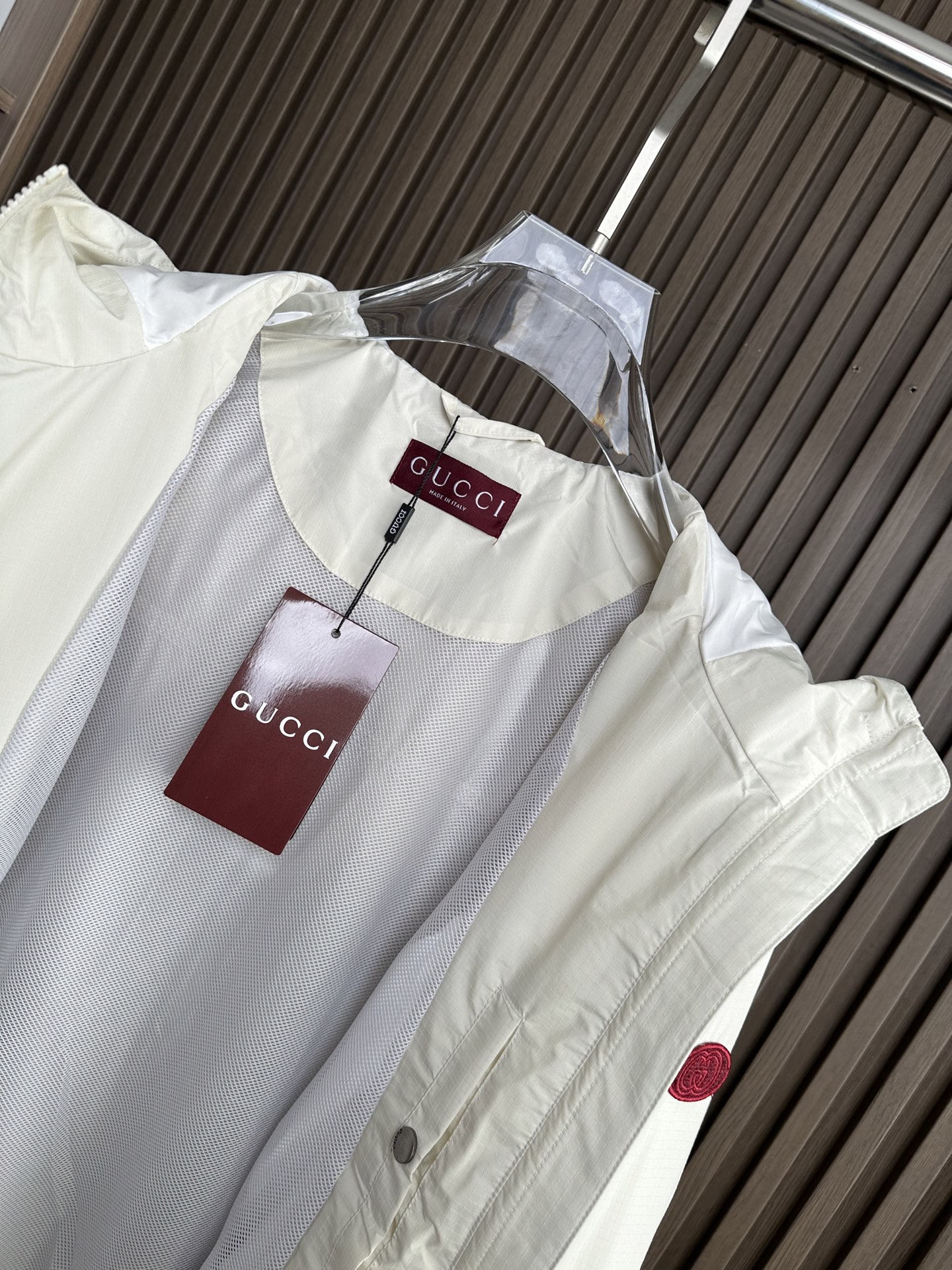 GUUCI顶奢新品！26 年春夏薄外套，连帽款，选用顶级原版材质，其质感让你爱不释手 ，超柔 超软 超细