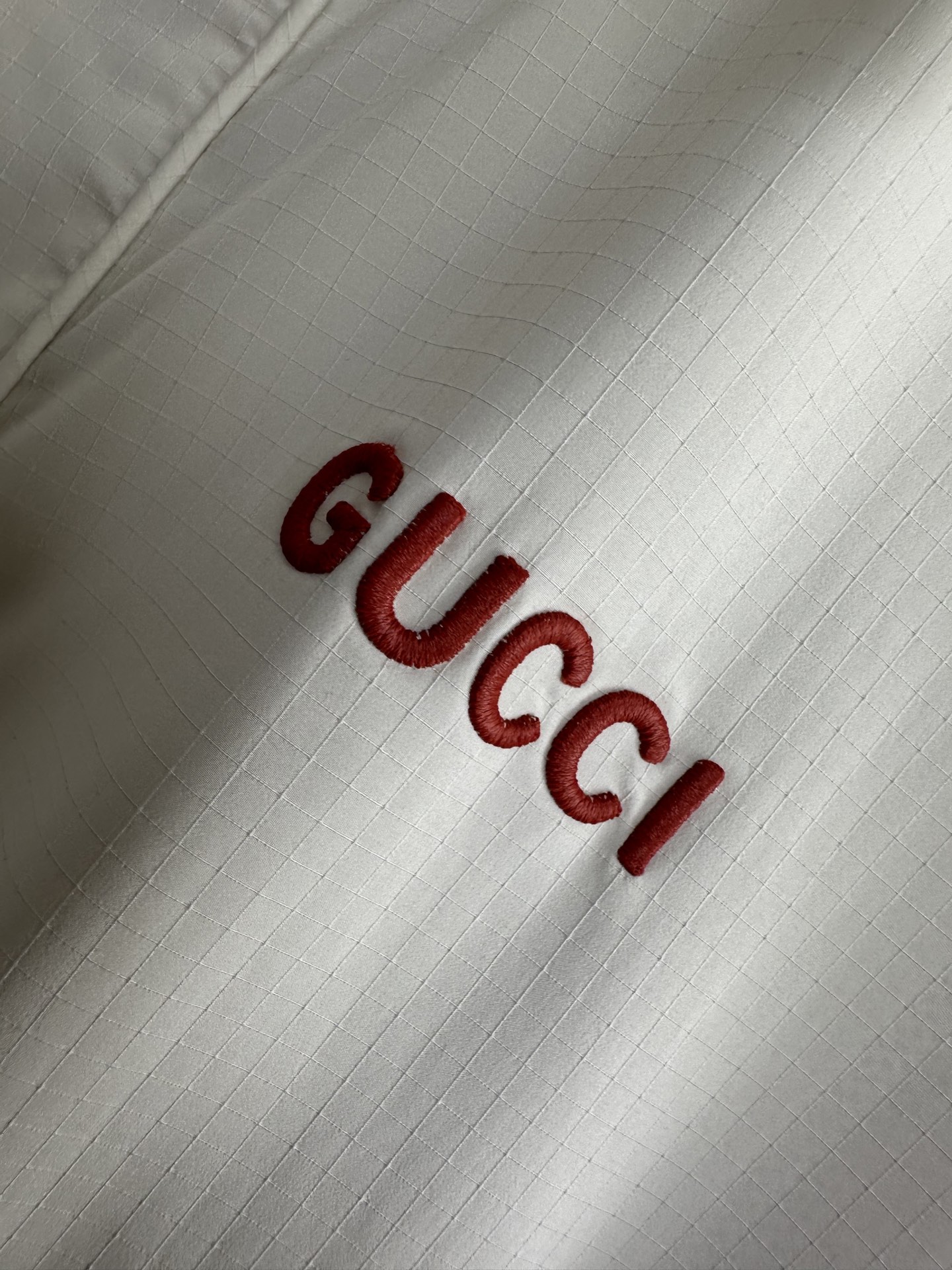 GUUCI顶奢新品！26 年春夏薄外套，连帽款，选用顶级原版材质，其质感让你爱不释手 ，超柔 超软 超细