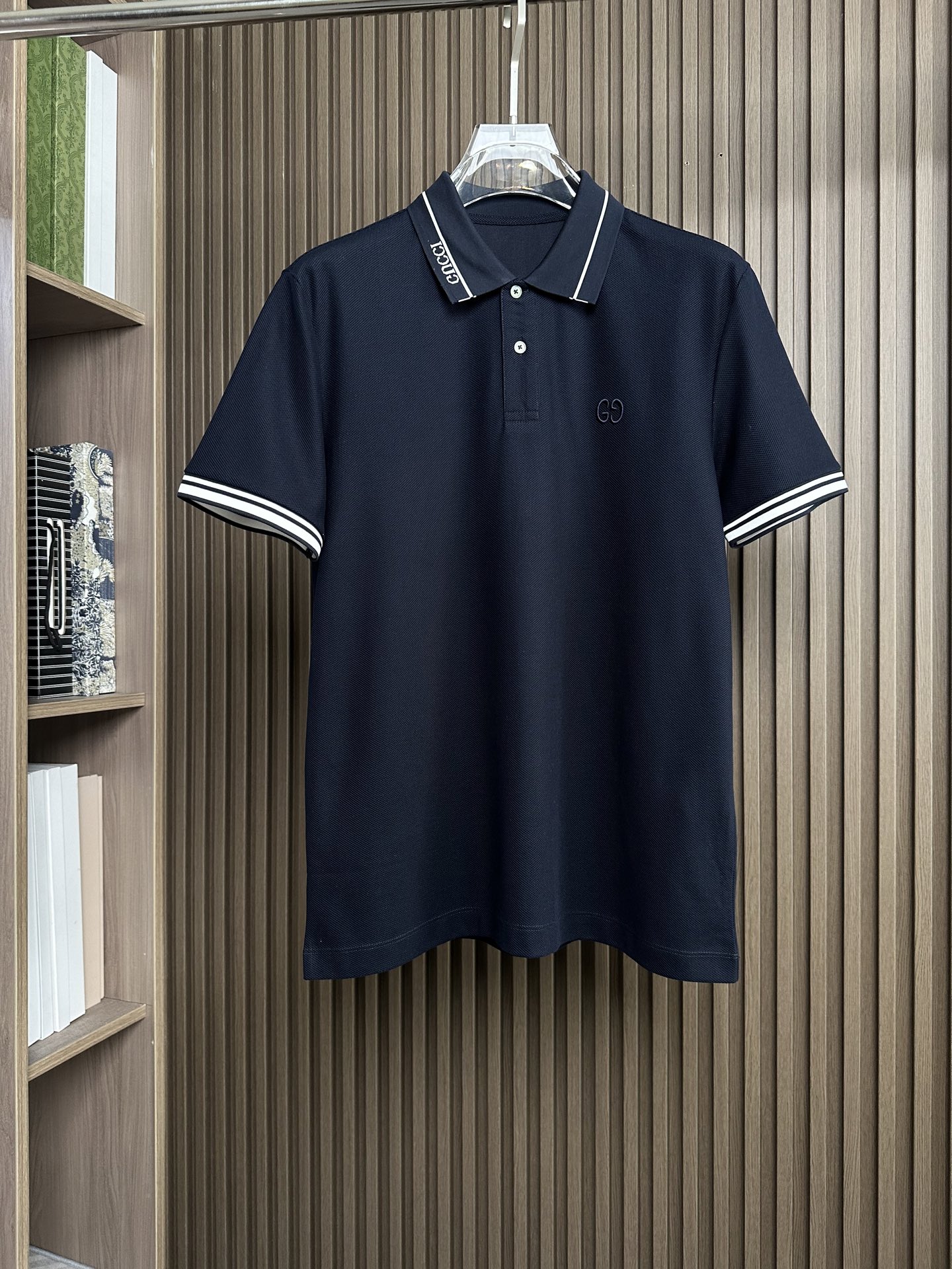 GUCCI古奇26SS春夏新款翻领短袖 原版定制 轻薄透气 上身丝滑舒适 领口，袖口条纹设计，高端大气经