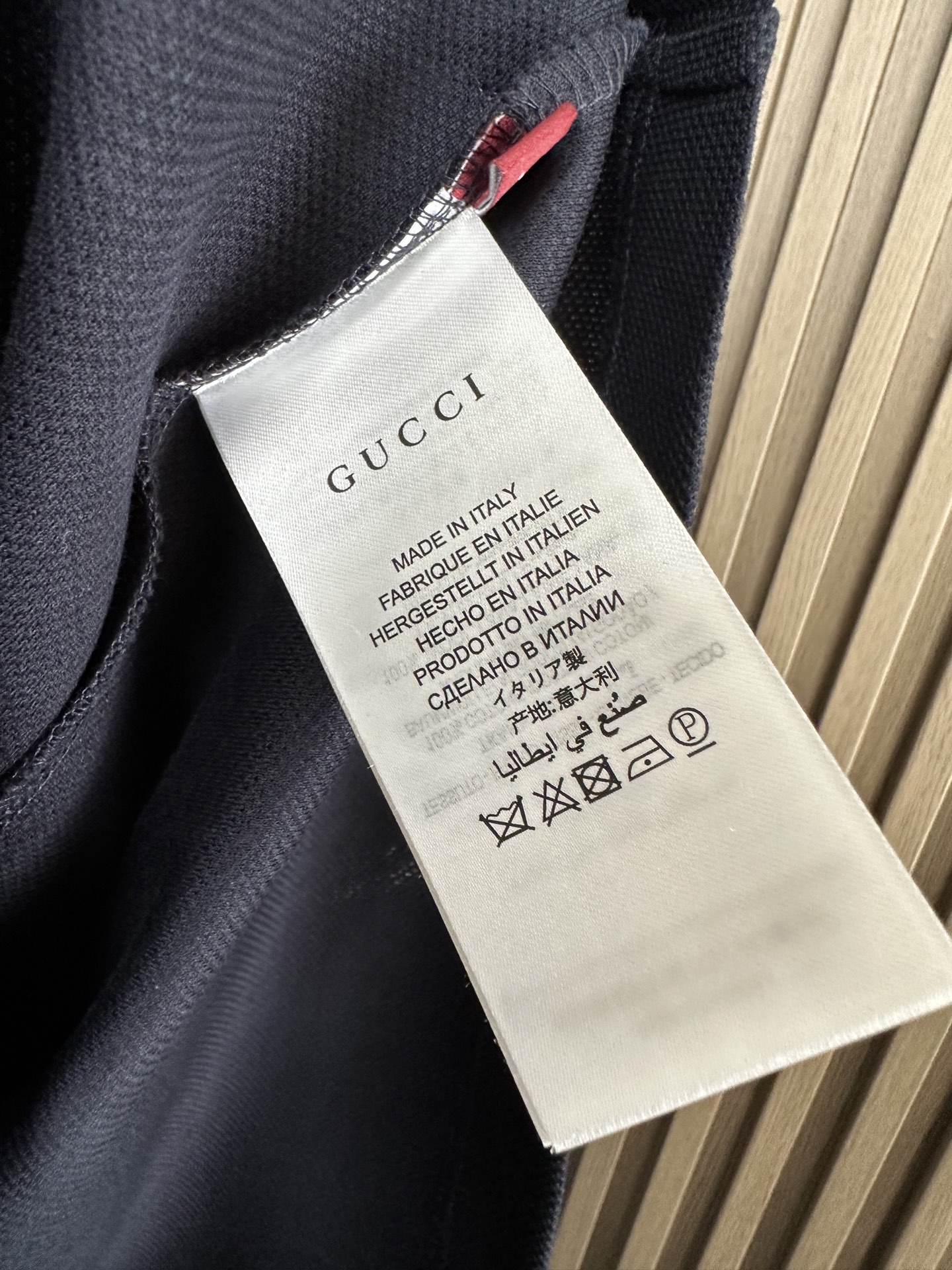 GUCCI古奇26SS春夏新款翻领短袖 原版定制 轻薄透气 上身丝滑舒适 领口，袖口条纹设计，高端大气经