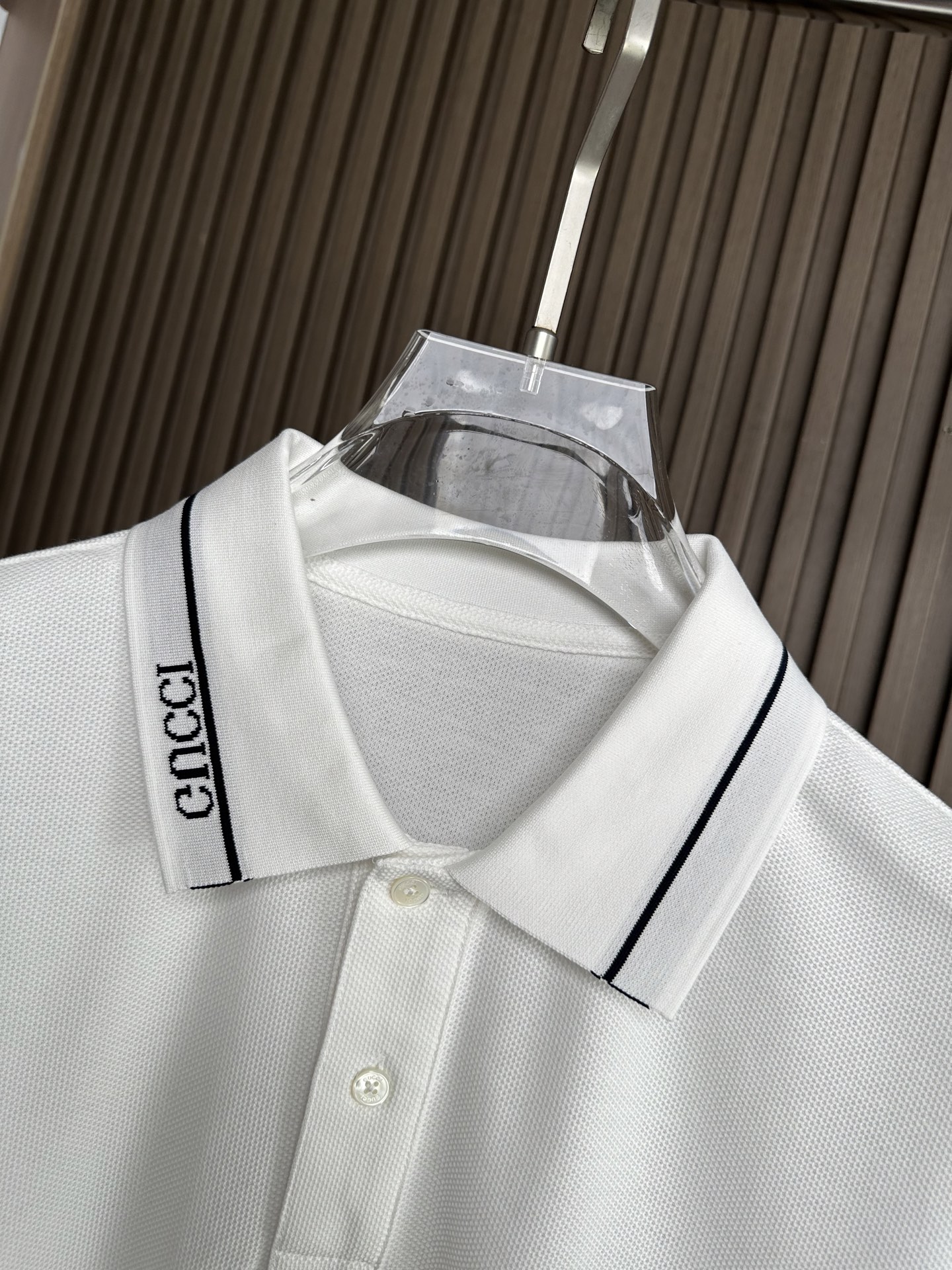 GUCCI古奇26SS春夏新款翻领短袖 原版定制 轻薄透气 上身丝滑舒适 领口，袖口条纹设计，高端大气经