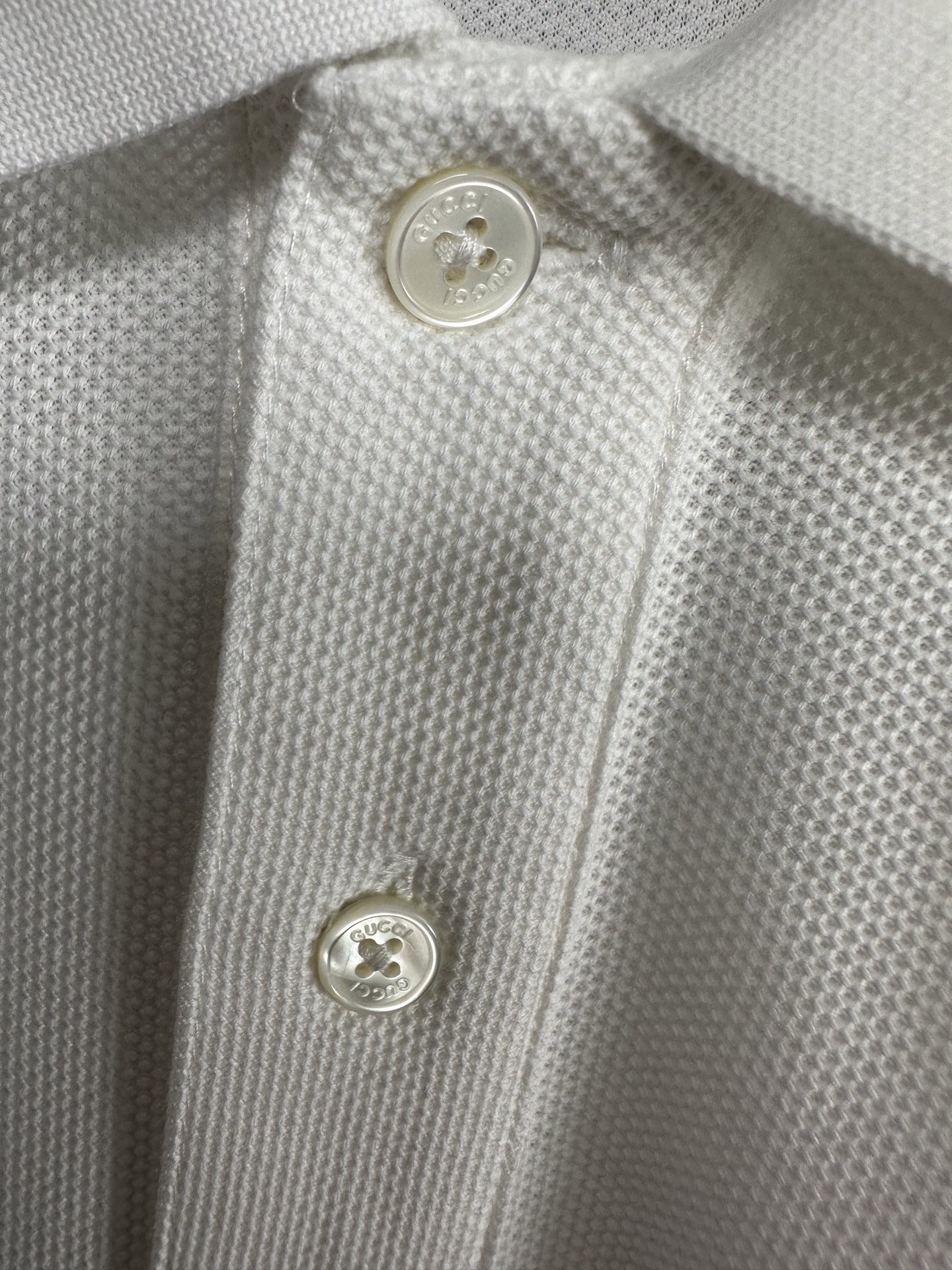 GUCCI古奇26SS春夏新款翻领短袖 原版定制 轻薄透气 上身丝滑舒适 领口，袖口条纹设计，高端大气经