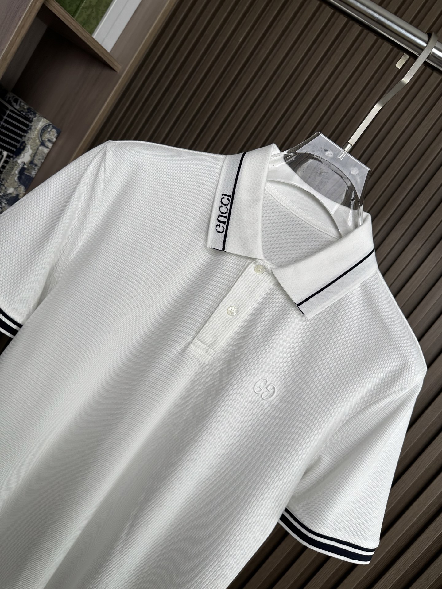 GUCCI古奇26SS春夏新款翻领短袖 原版定制 轻薄透气 上身丝滑舒适 领口，袖口条纹设计，高端大气经