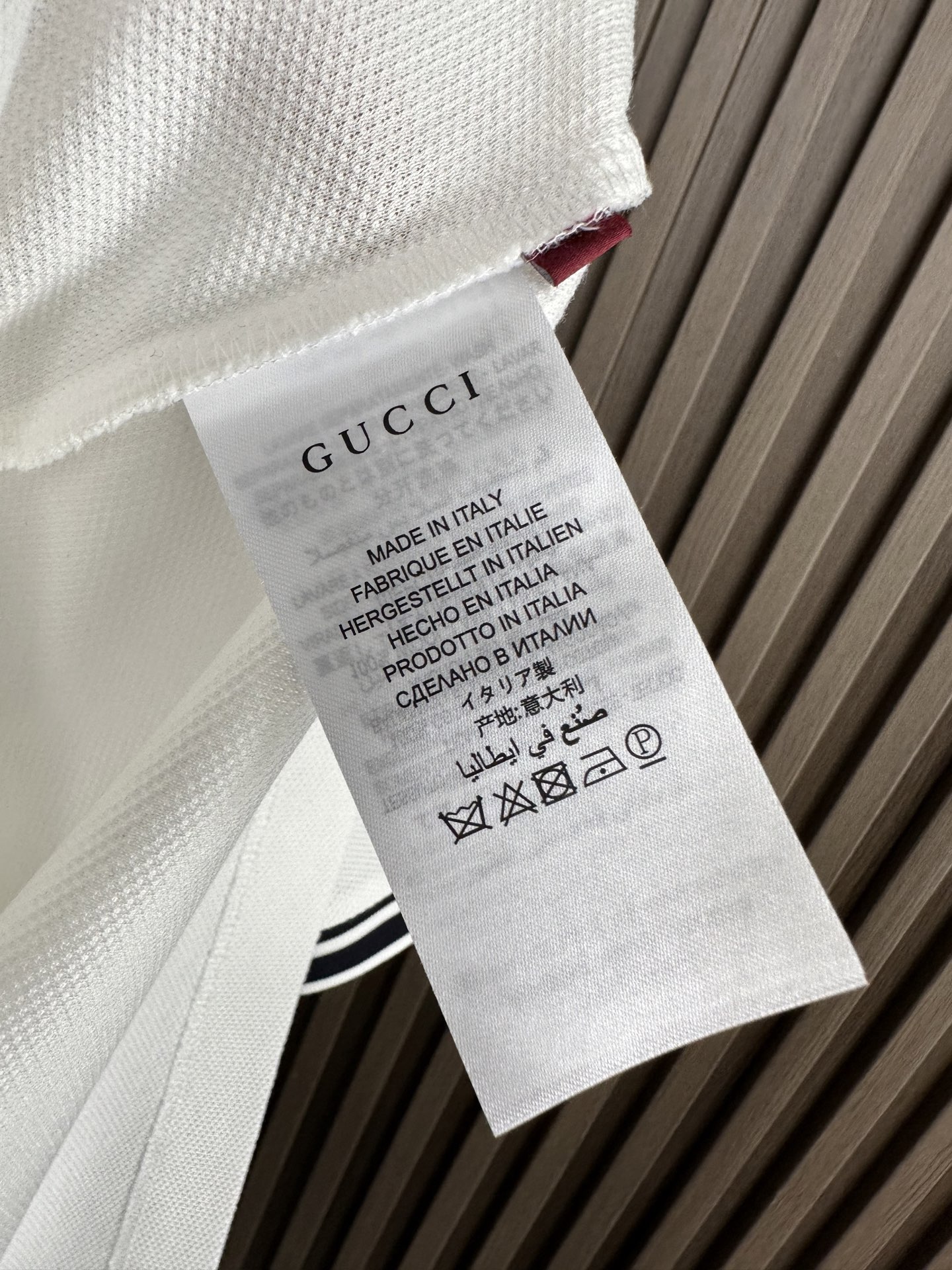 GUCCI古奇26SS春夏新款翻领短袖 原版定制 轻薄透气 上身丝滑舒适 领口，袖口条纹设计，高端大气经