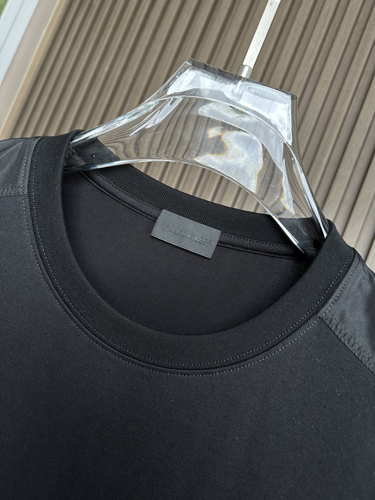 🔥MON蒙口男士时装款圆领短袖T恤，26SS春夏新品，超火爆人气单品！极符合巴美学基调的一款T恤，造型设