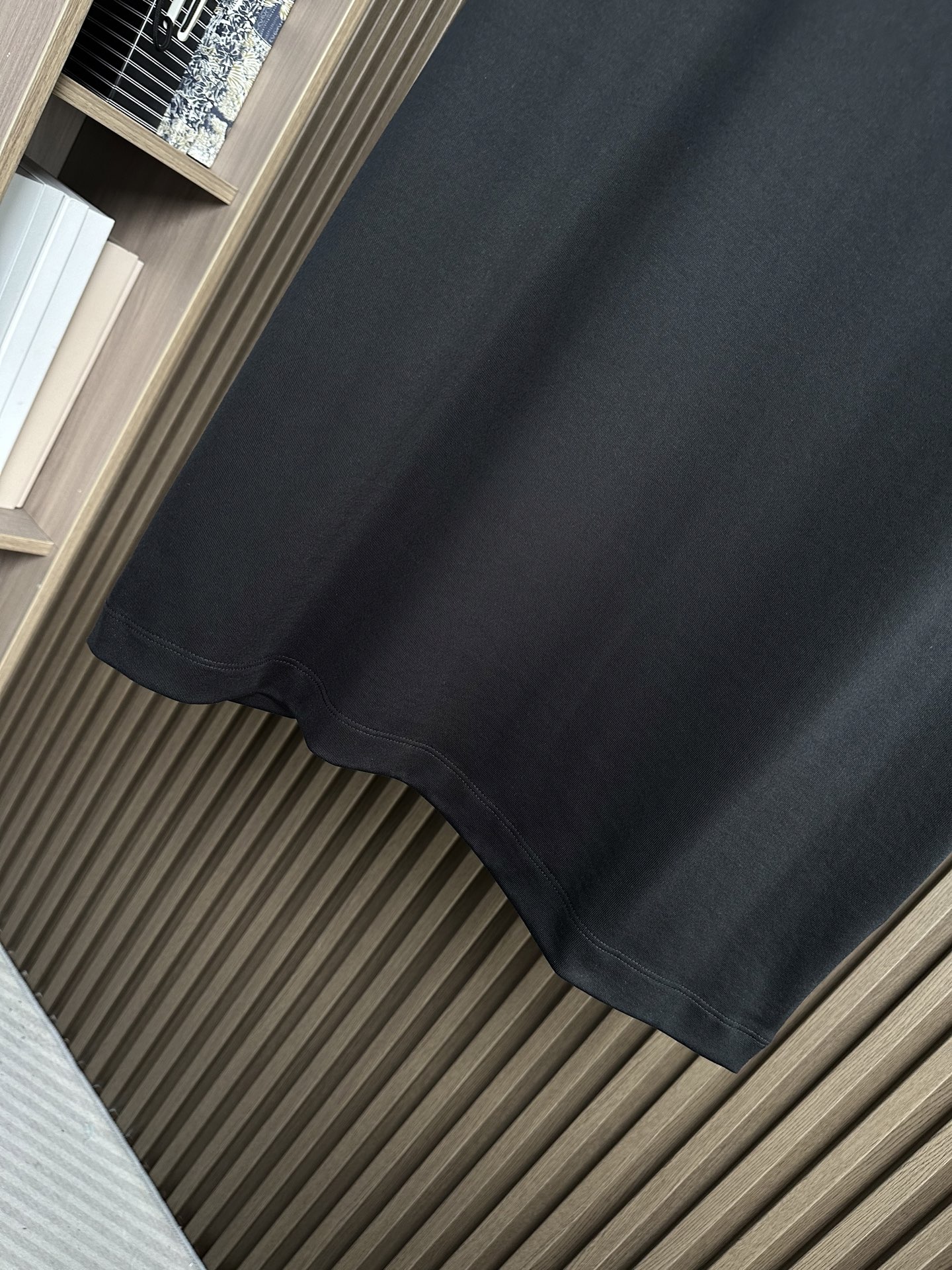 🔥MON蒙口男士时装款圆领短袖T恤，26SS春夏新品，超火爆人气单品！极符合巴美学基调的一款T恤，造型设