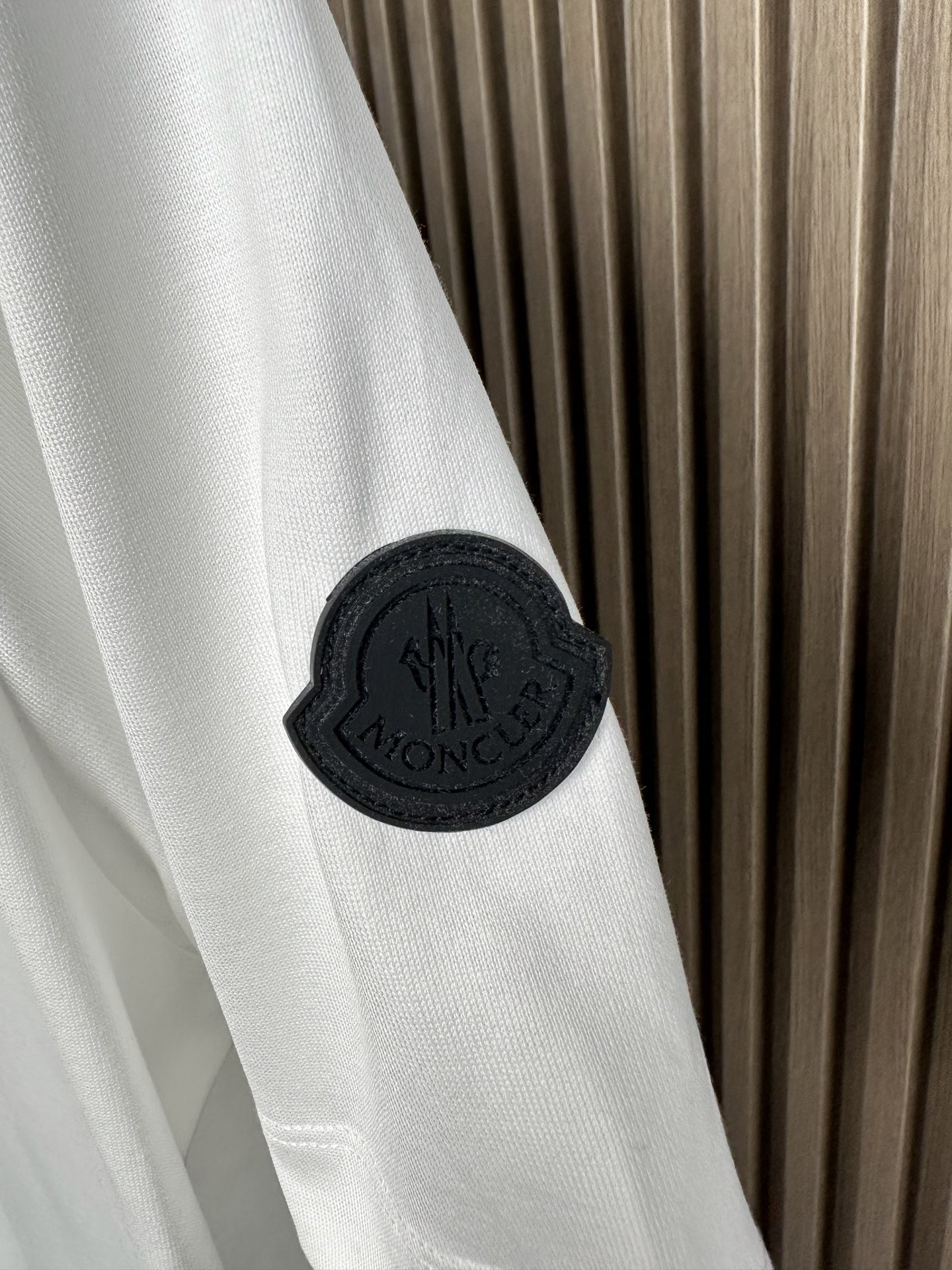 🔥MON蒙口男士时装款圆领短袖T恤，26SS春夏新品，超火爆人气单品！极符合巴美学基调的一款T恤，造型设