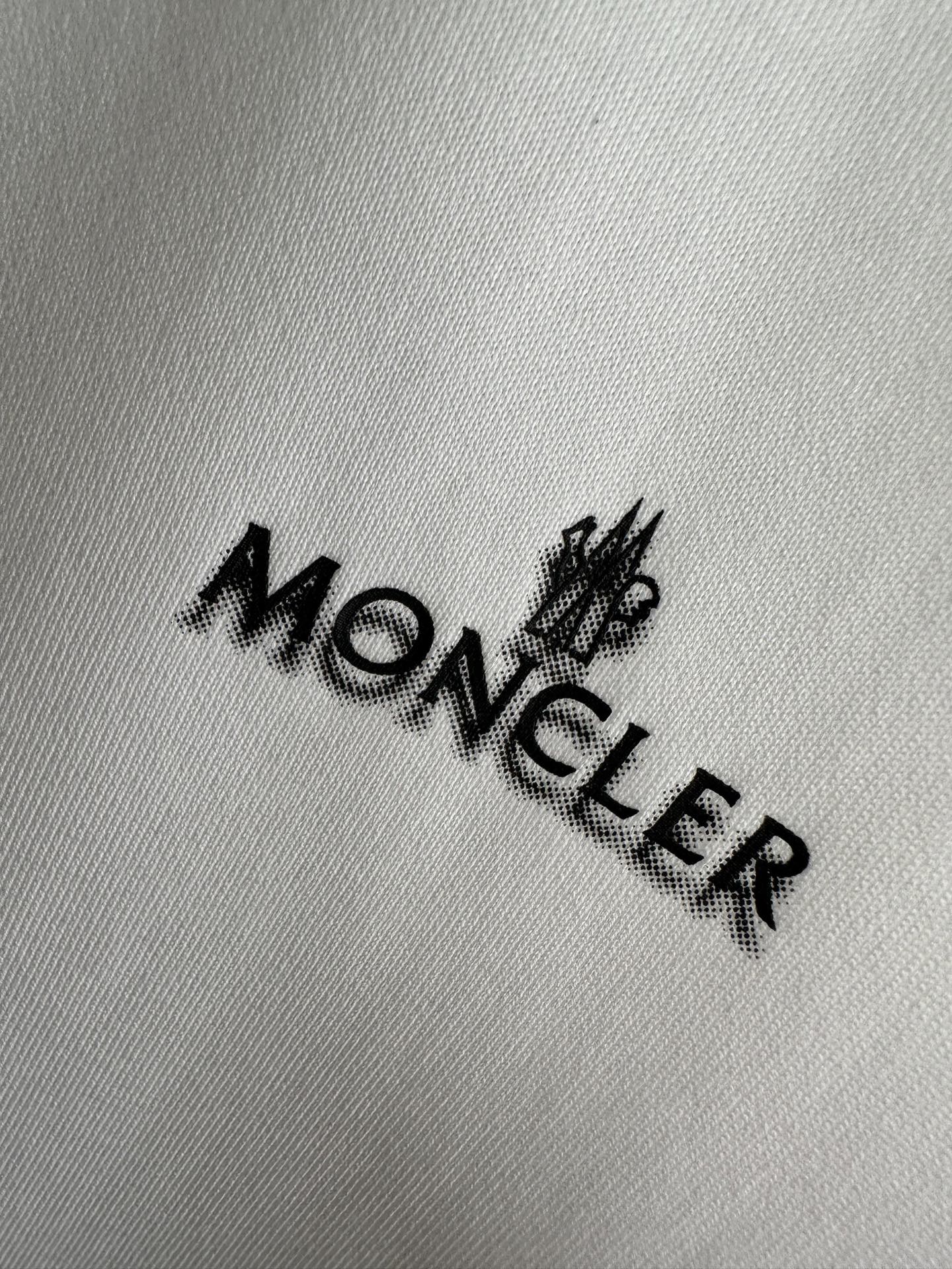 🔥MON蒙口男士时装款圆领短袖T恤，26SS春夏新品，超火爆人气单品！极符合巴美学基调的一款T恤，造型设