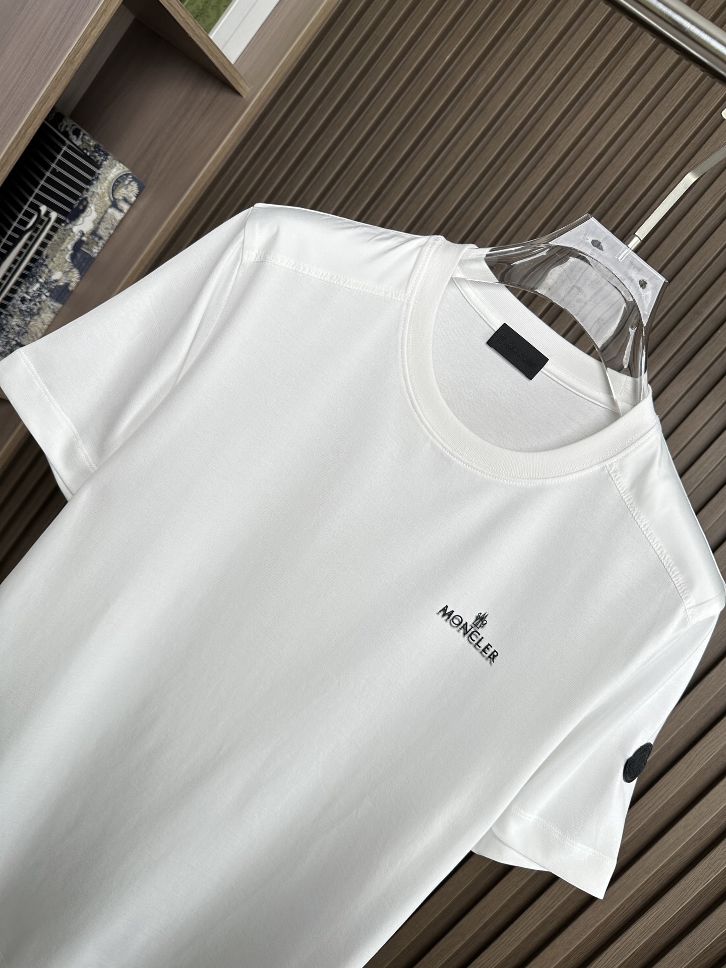 🔥MON蒙口男士时装款圆领短袖T恤，26SS春夏新品，超火爆人气单品！极符合巴美学基调的一款T恤，造型设