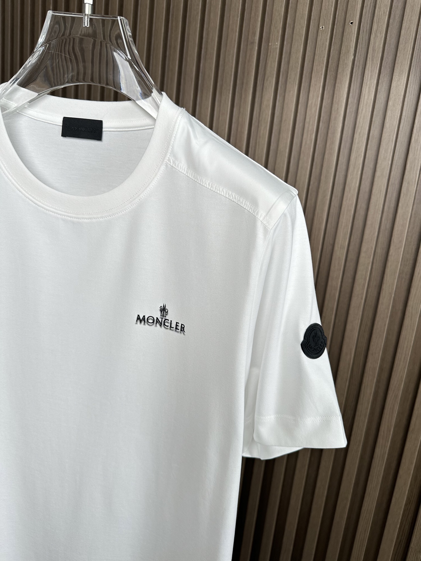 🔥MON蒙口男士时装款圆领短袖T恤，26SS春夏新品，超火爆人气单品！极符合巴美学基调的一款T恤，造型设