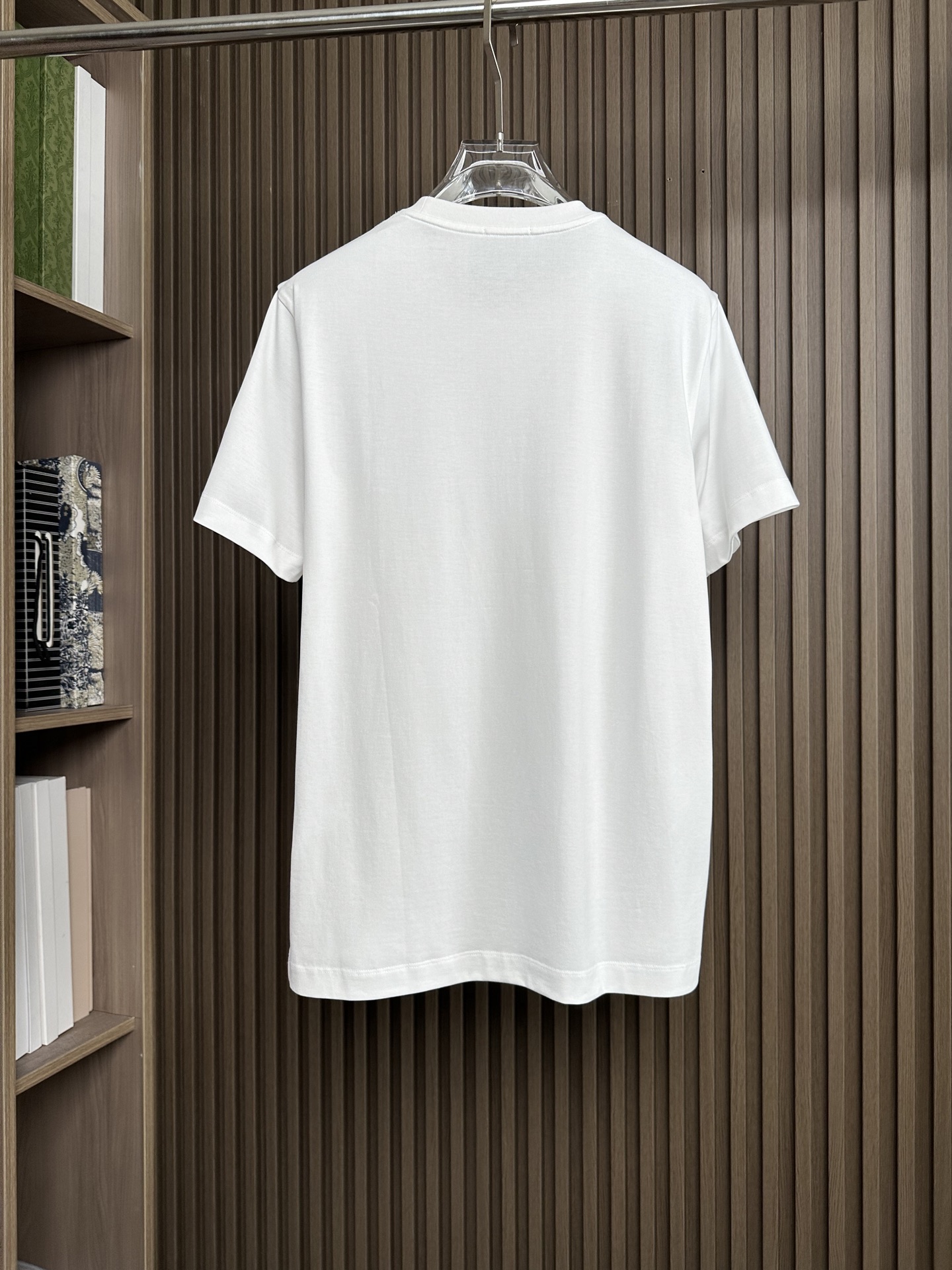 🔥MON蒙口男士时装款圆领短袖T恤，26SS春夏新品，超火爆人气单品！极符合巴美学基调的一款T恤，造型设