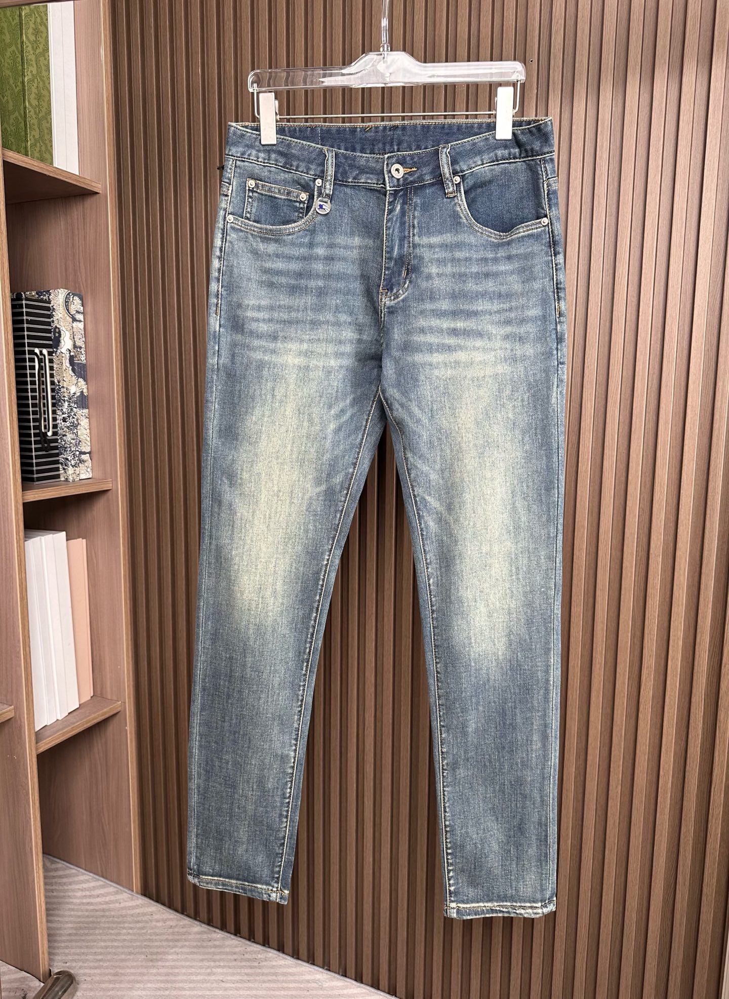 🔥Burberry 巴宝莉26SS春夏新款五袋款牛仔裤，面料精选高弹牛仔面料 轻薄柔软舒适 定制高端五金