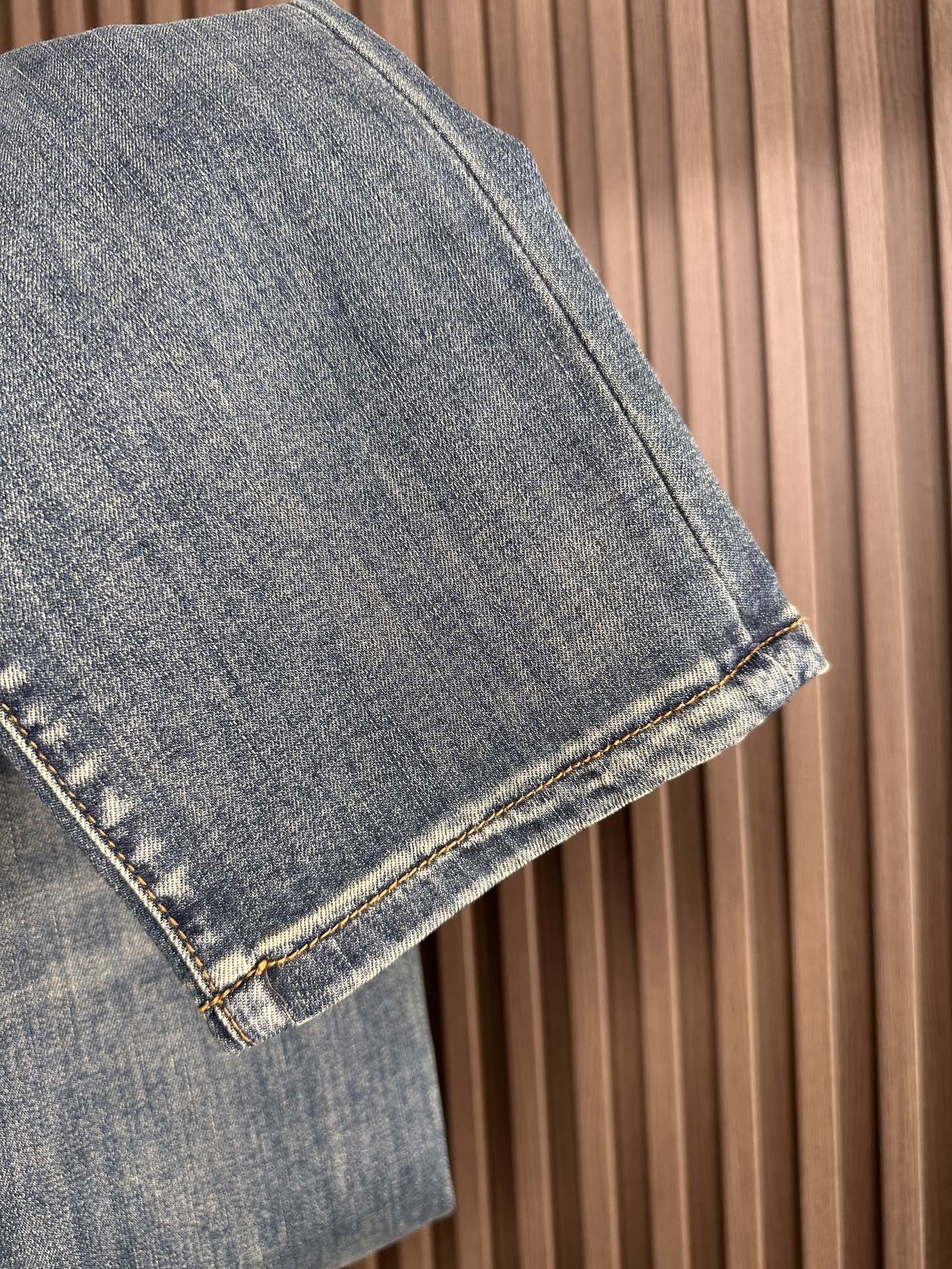 🔥Burberry 巴宝莉26SS春夏新款五袋款牛仔裤，面料精选高弹牛仔面料 轻薄柔软舒适 定制高端五金