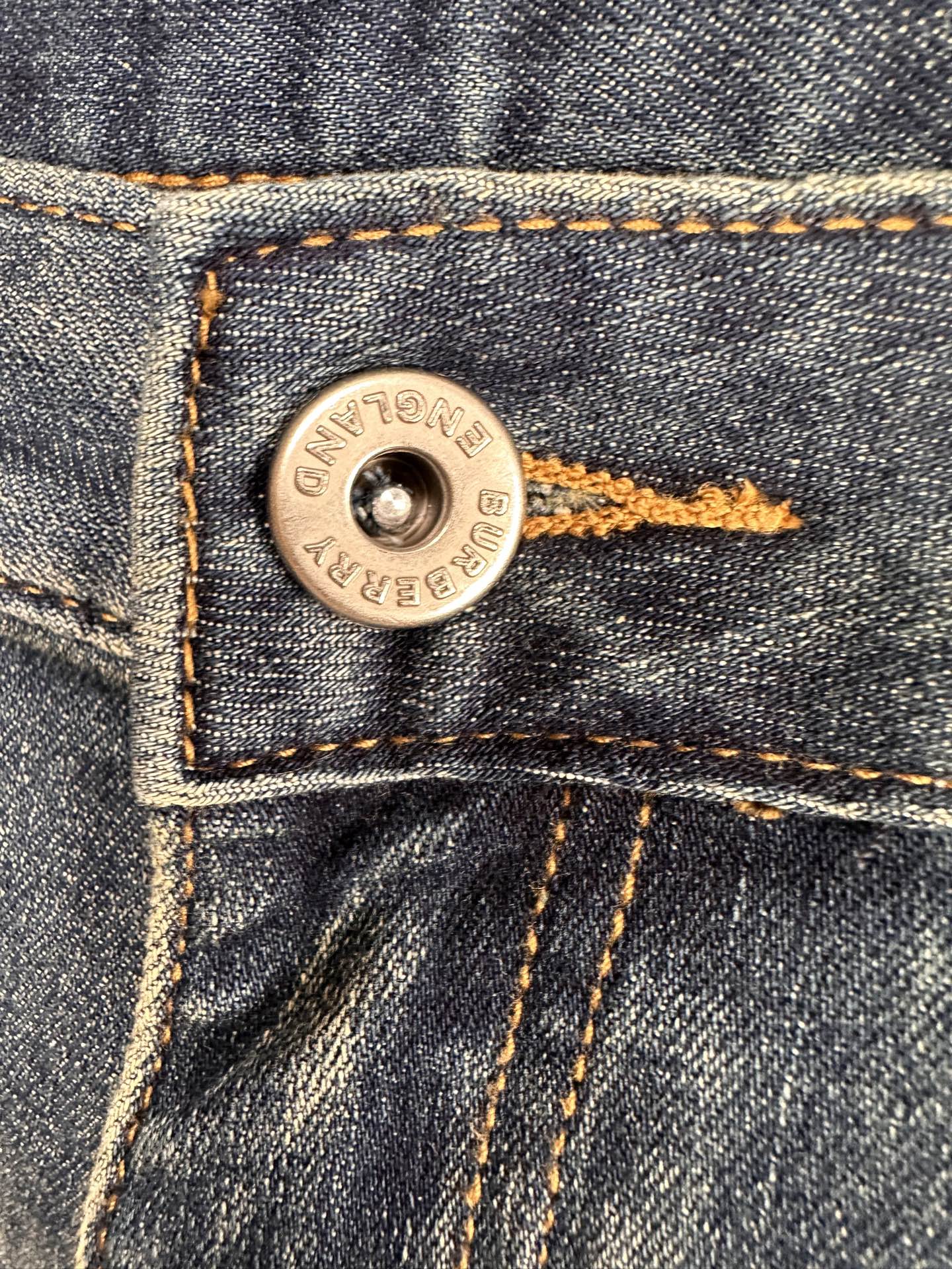 🔥Burberry 巴宝莉26SS春夏新款五袋款牛仔裤，面料精选高弹牛仔面料 轻薄柔软舒适 定制高端五金