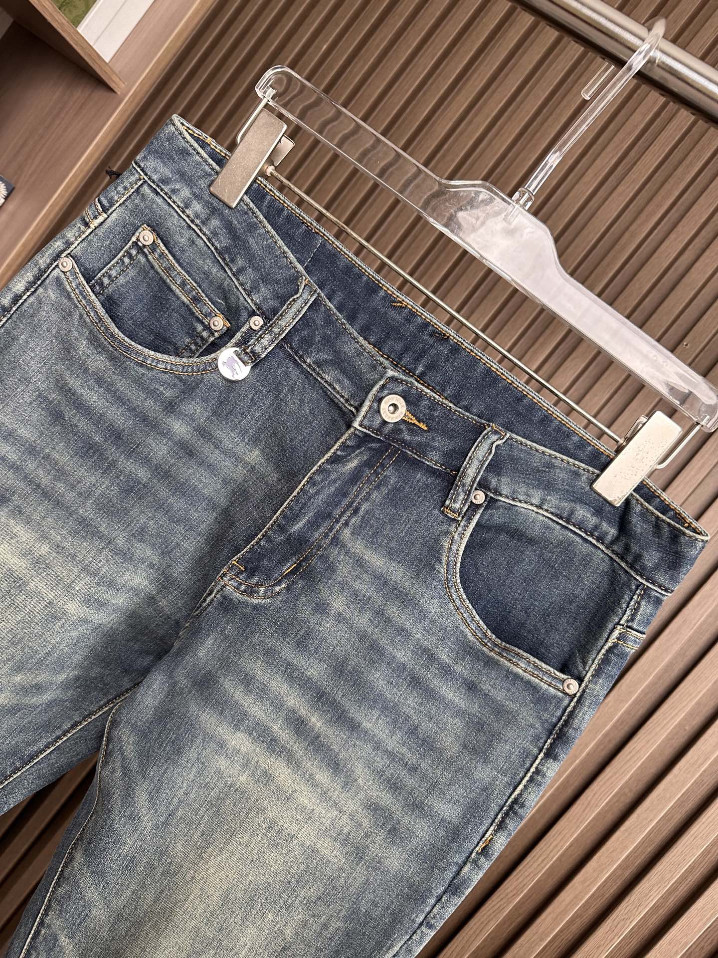 🔥Burberry 巴宝莉26SS春夏新款五袋款牛仔裤，面料精选高弹牛仔面料 轻薄柔软舒适 定制高端五金