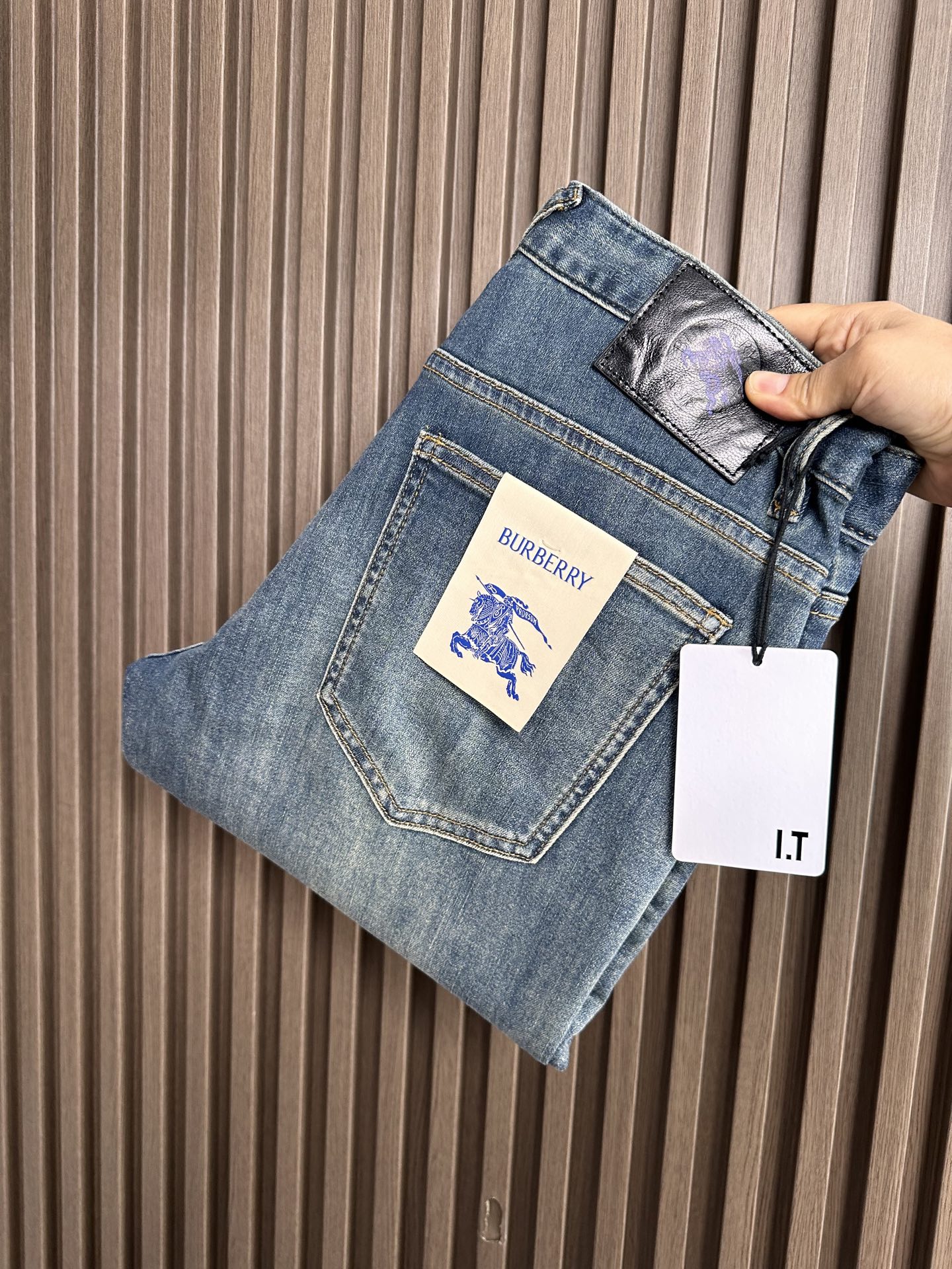 . 627183_320 627183_320