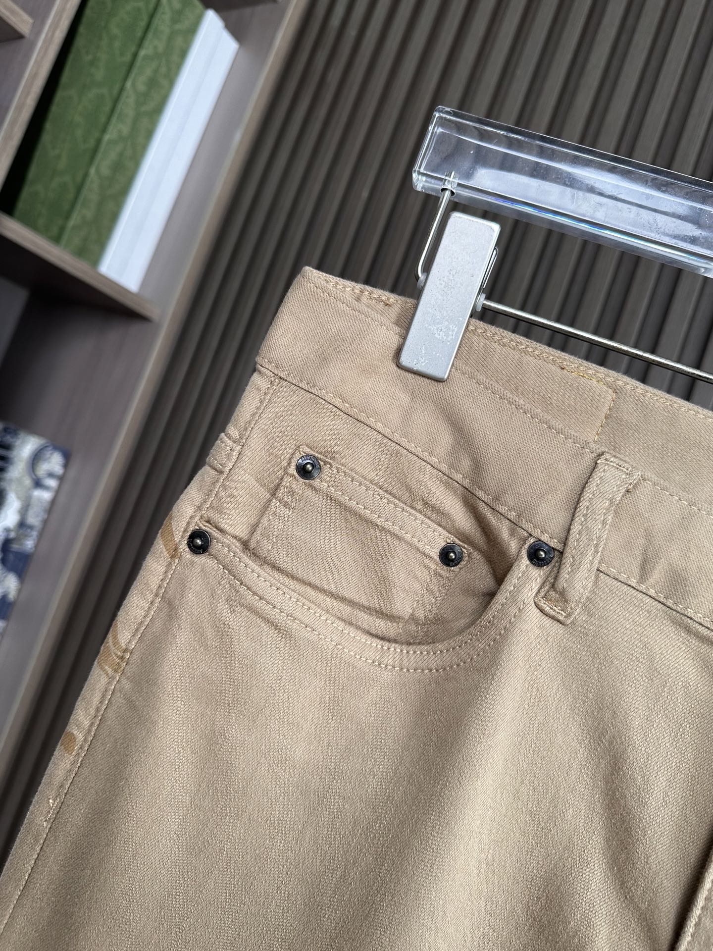 🔥Burberry 巴宝莉26SS春夏新款五袋款牛仔裤，面料精选高弹牛仔面料 轻薄柔软舒适 定制高端五金